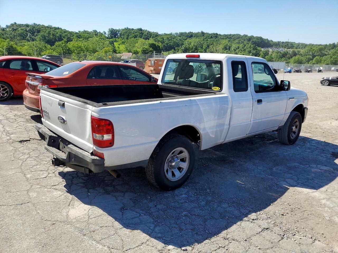 2011 Ford Ranger Super Cab White vin: 1FTKR1ED3BPA58792