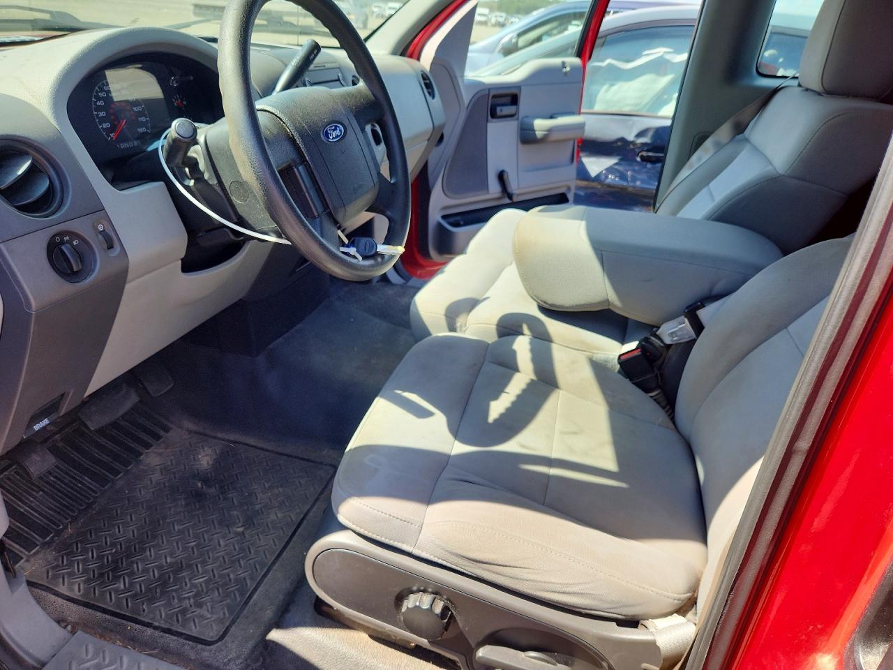 2005 Ford F150 Red vin: 1FTRF12245NB86940