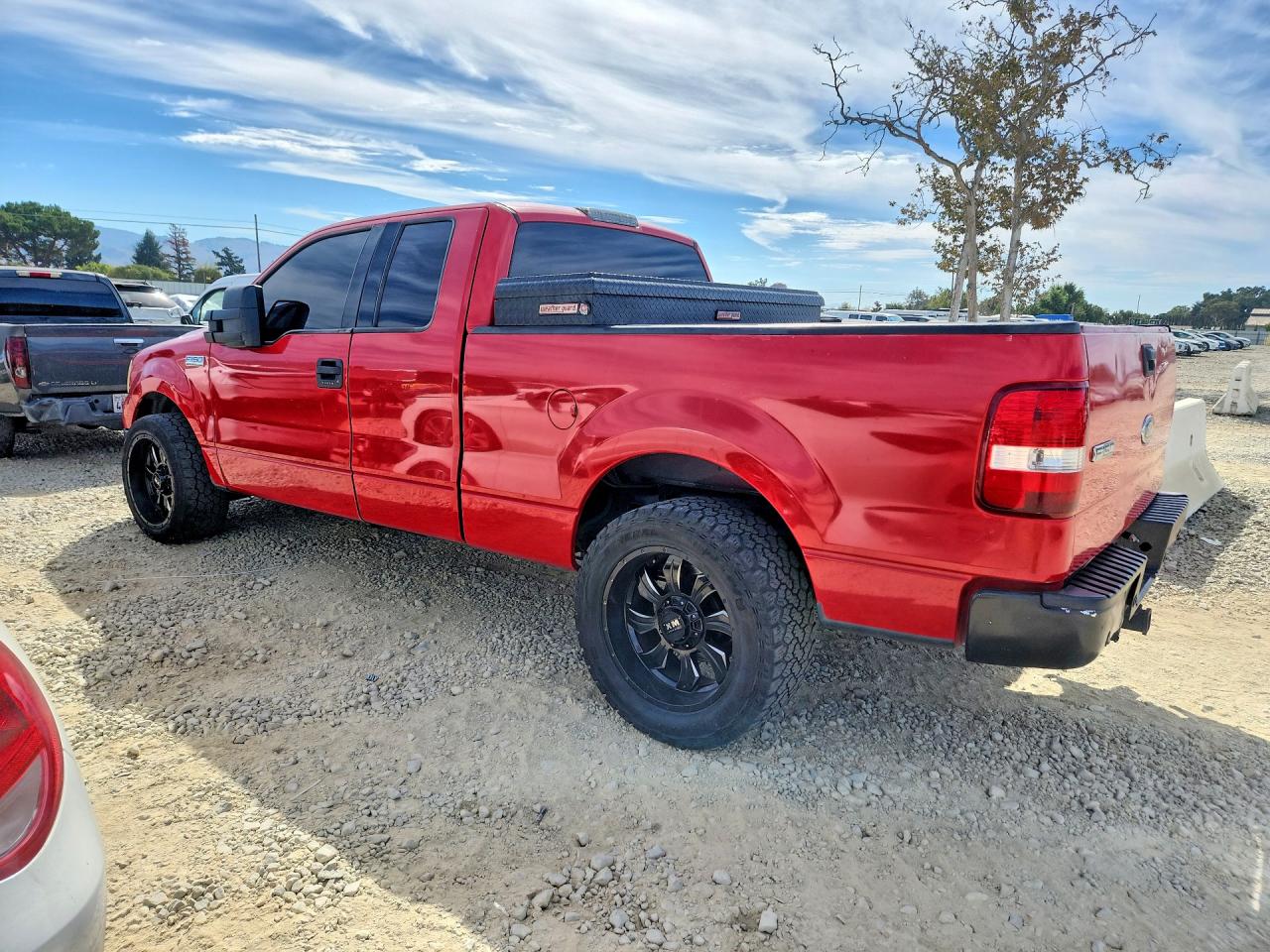 2004 Ford F150 Red vin: 1FTPX12564NA57658