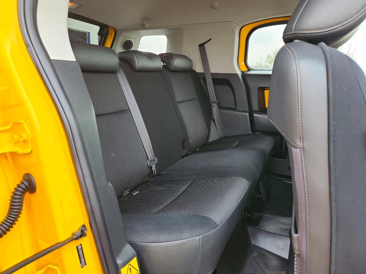 2007 Toyota Fj Cruiser Base Yellow vin: JTEBU11F270034792