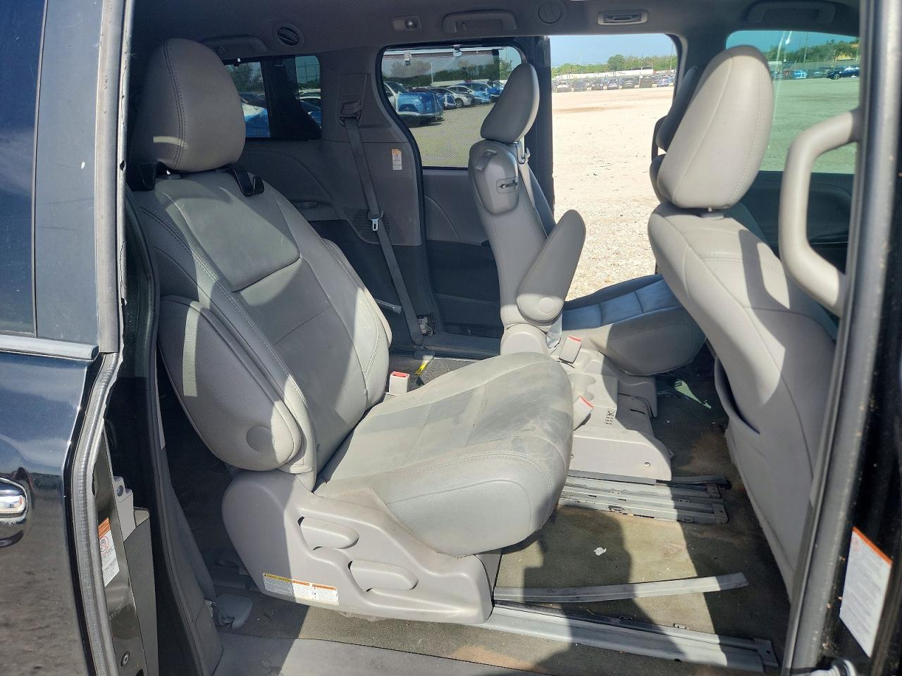 2015 Toyota Sienna Xle Premium 8-passenger Black vin: 5TDYK3DC1FS571201