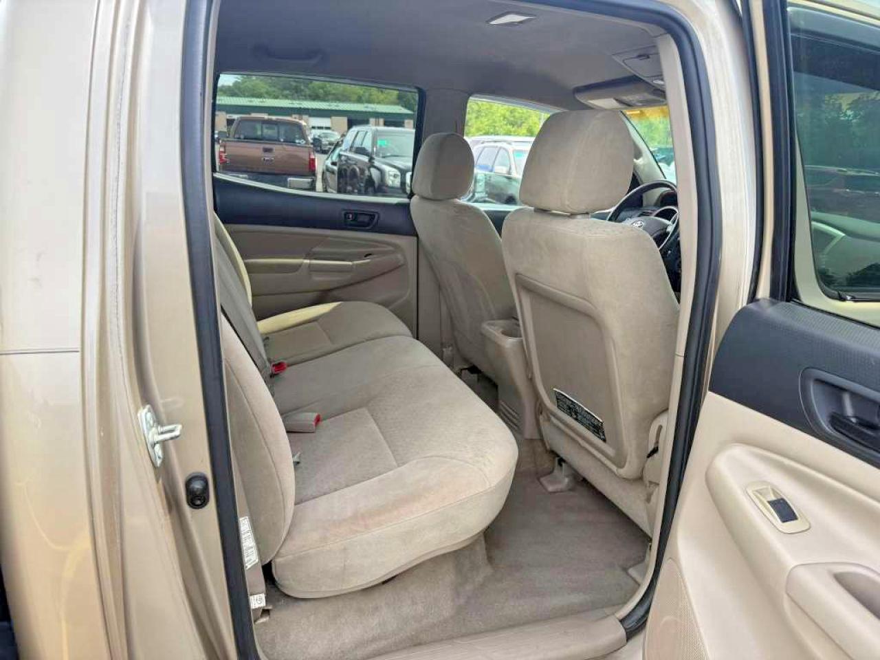 2005 Toyota Tacoma Double Cab Gold vin: 5TELU42N05Z143314