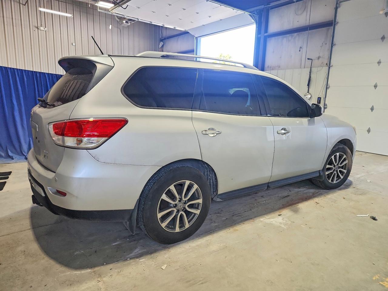 2015 Nissan Pathfinder Sv Silver vin: 5N1AR2MM3FC624414
