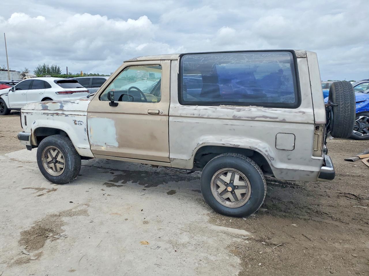 1989 Ford Bronco Ii Желто-коричневый vin: 1FMCU12T9KUC40654