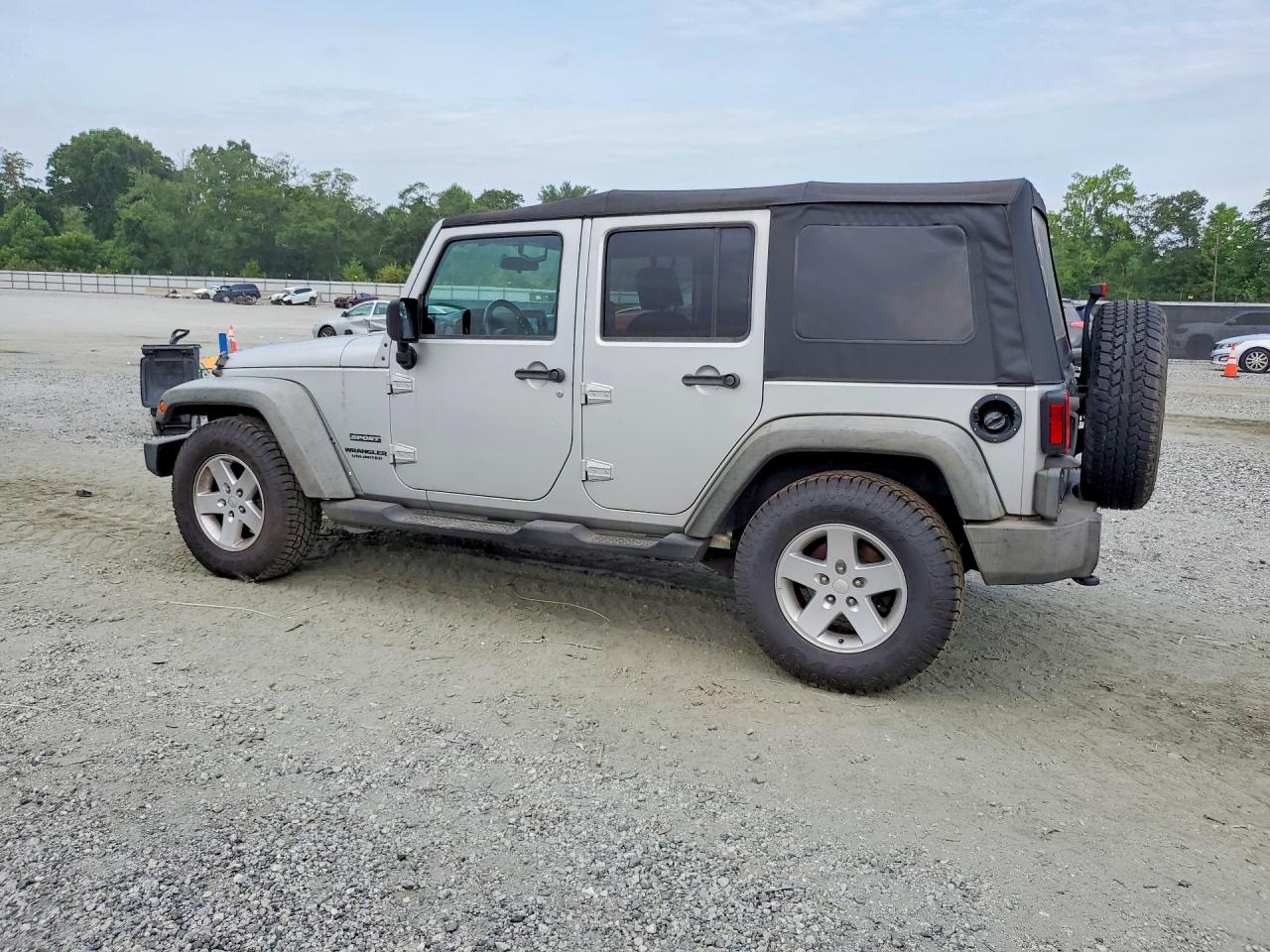 2010 Jeep Wrangler Unlimited Sport Silver vin: 1J4BB3H19AL147851