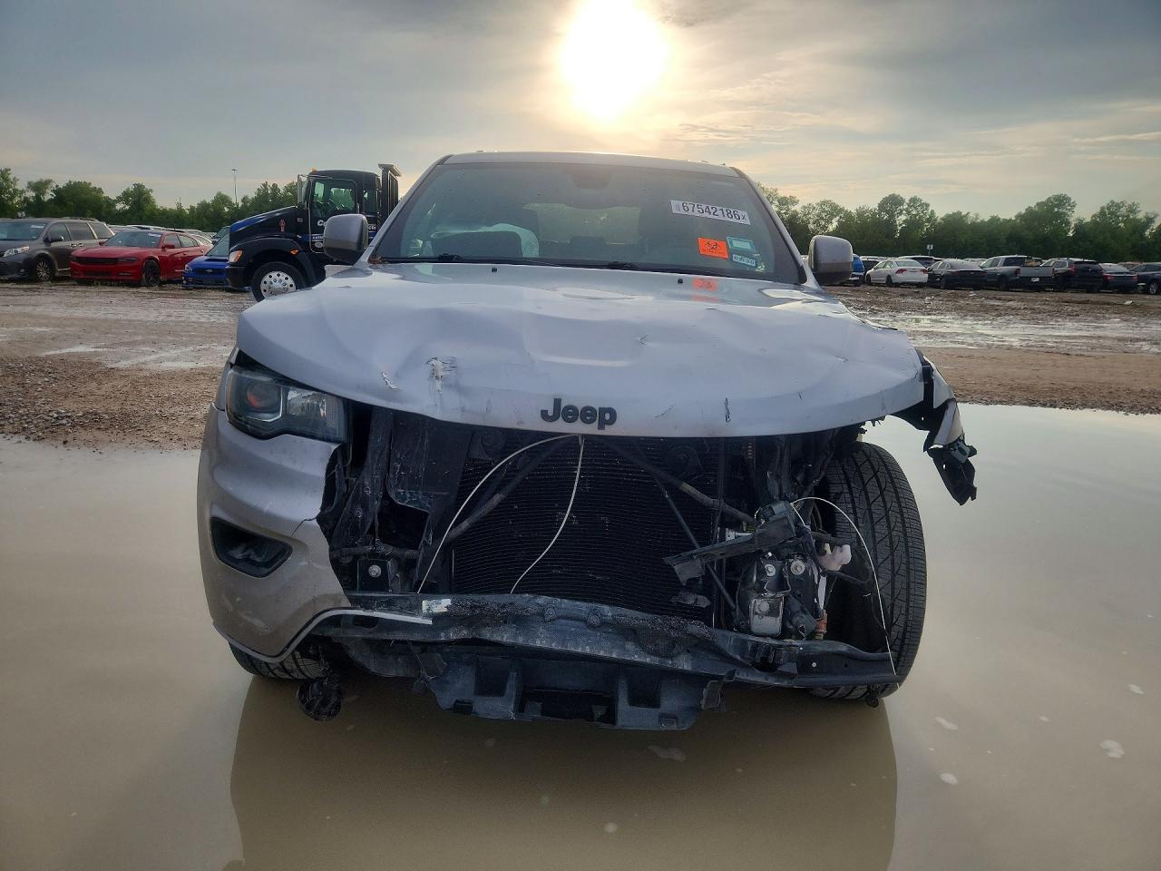 2018 Jeep Grand Cherokee Laredo Серебряный vin: 1C4RJEAGXJC241884