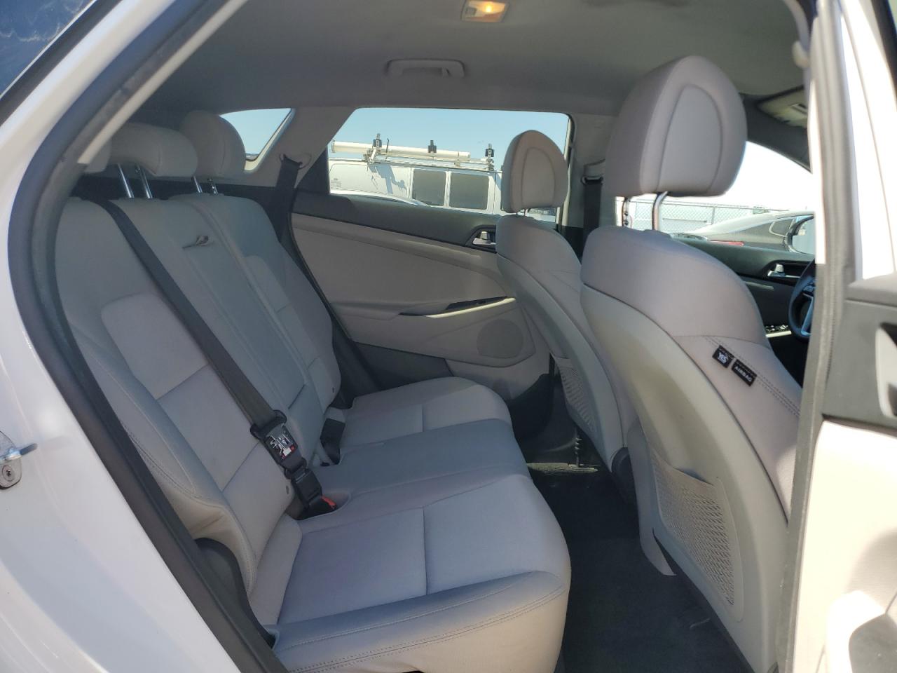 2018 Hyundai Tucson Se Белый vin: KM8J23A47JU676842