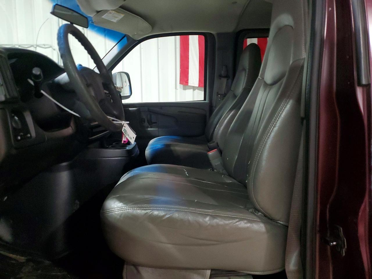 2003 Chevrolet Express G3500 Red vin: 1GAHG39U031231526