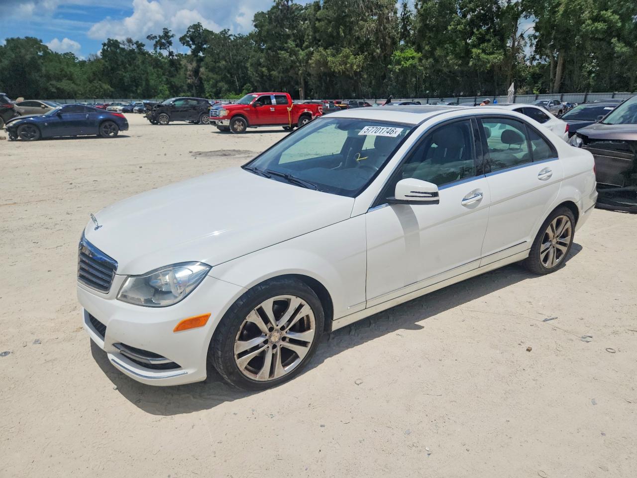 2013 Mercedes-benz C 250 White vin: WDDGF4HBXDR283587