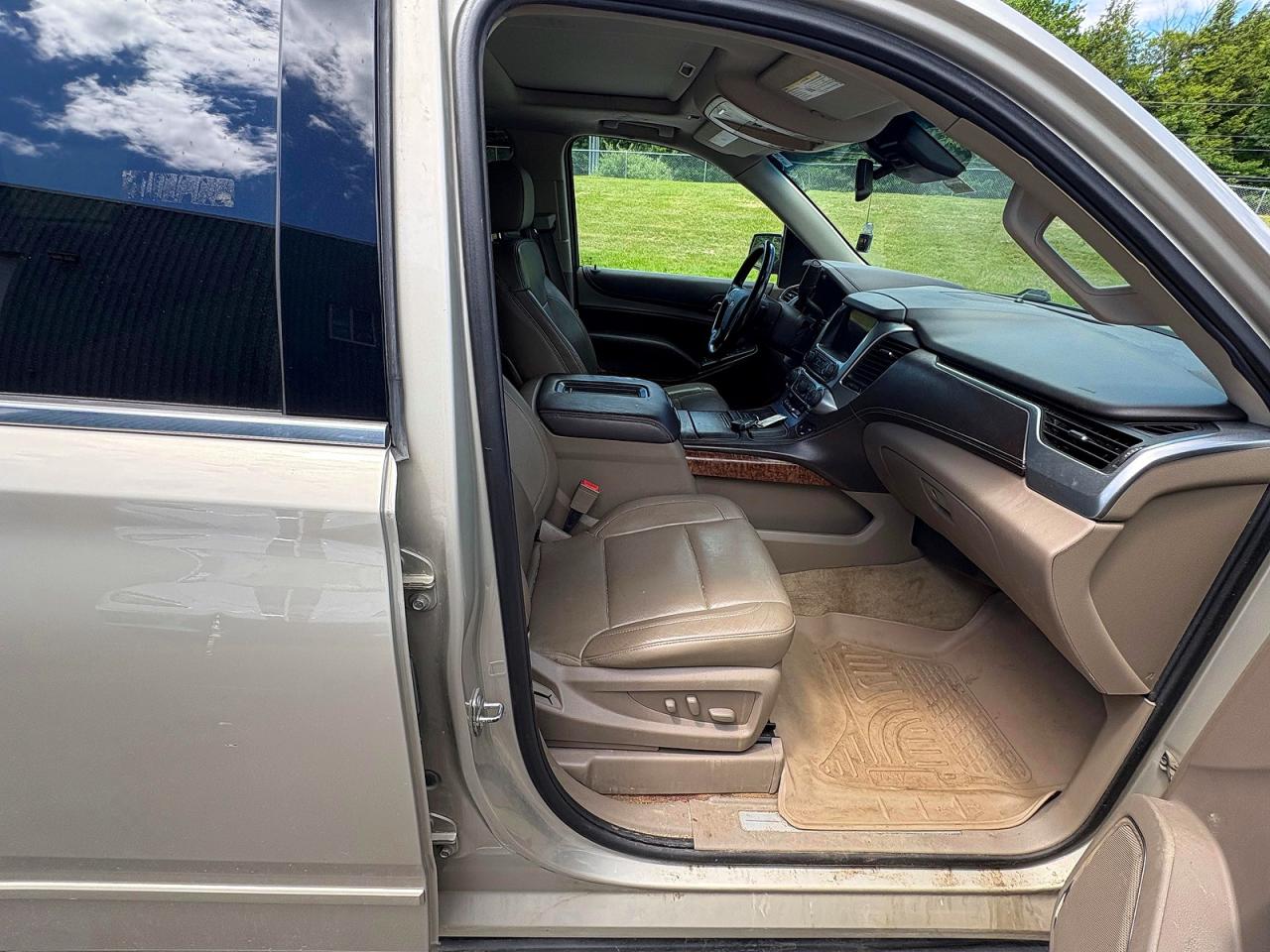 2015 Chevrolet Tahoe K1500 Ltz White vin: 1GNSKCKC8FR211258