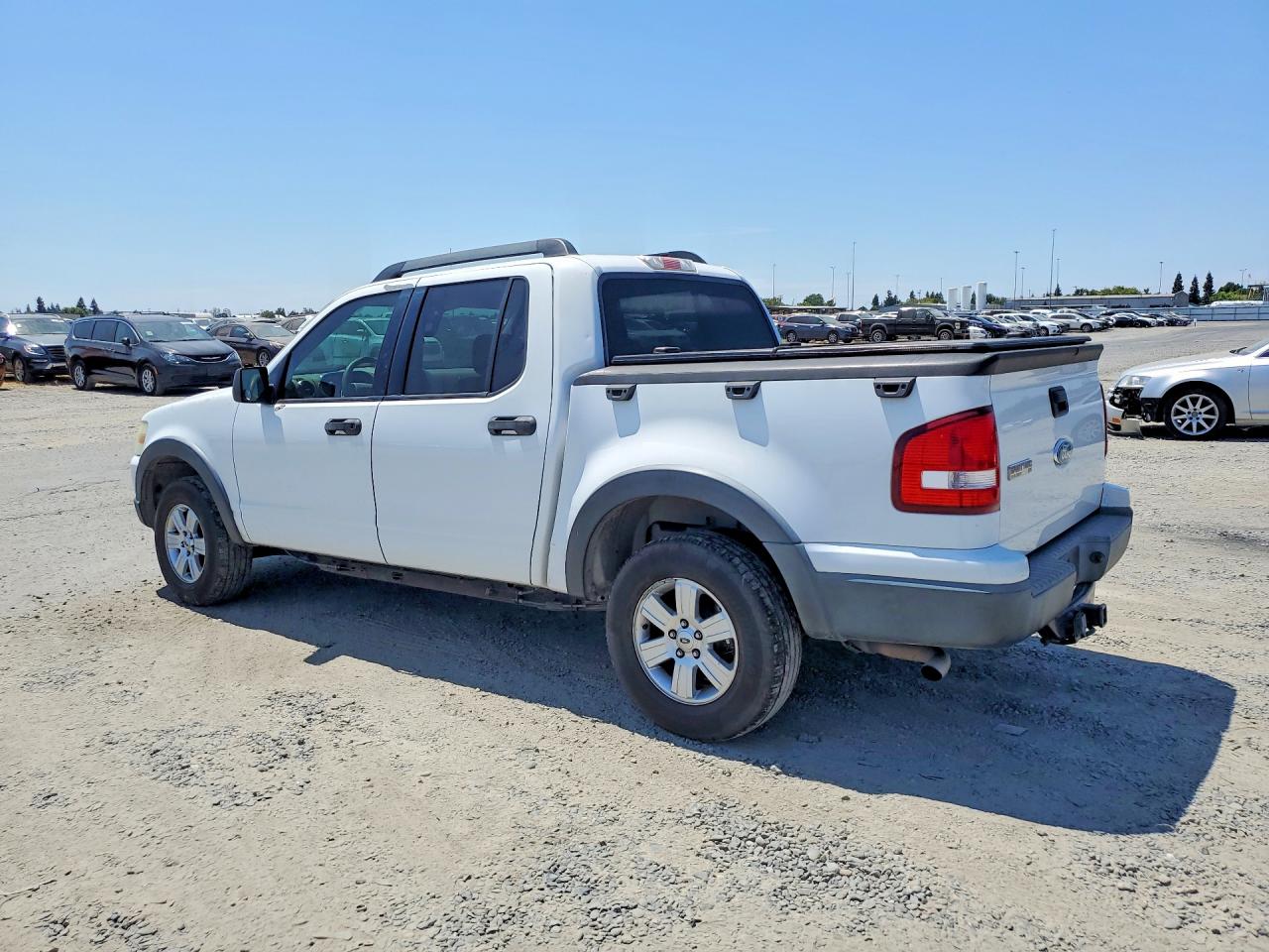 2007 Ford Explorer Sport Trac Xlt White vin: 1FMEU31K47UA46635