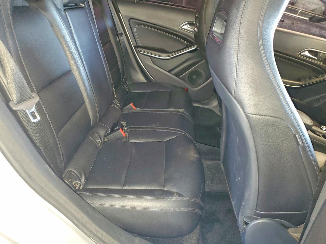 2014 Mercedes-benz Cla 250 Серебряный vin: WDDSJ4EB4EN070446