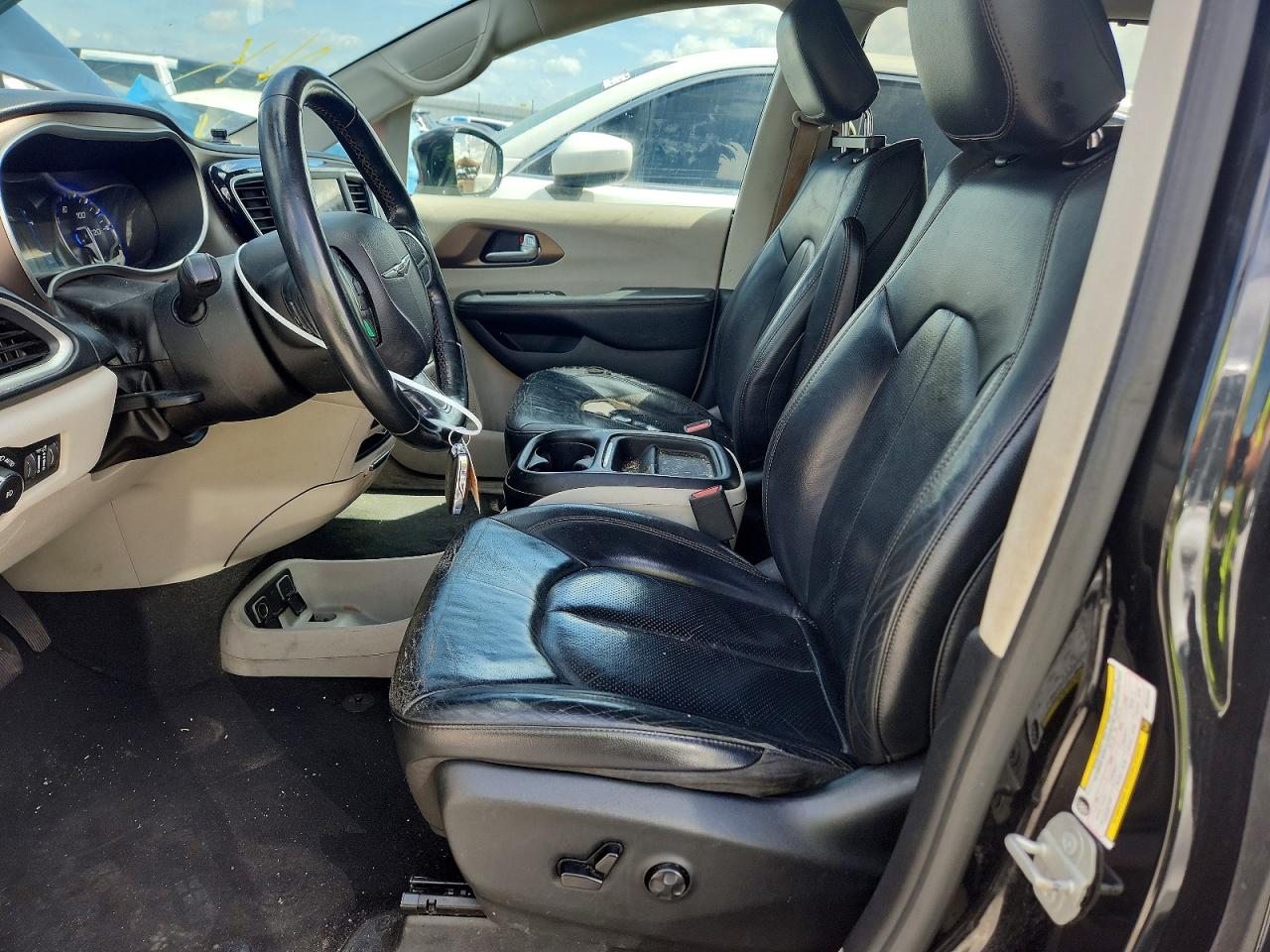 2019 Chrysler Pacifica Touring L Black vin: 2C4RC1BG7KR731614