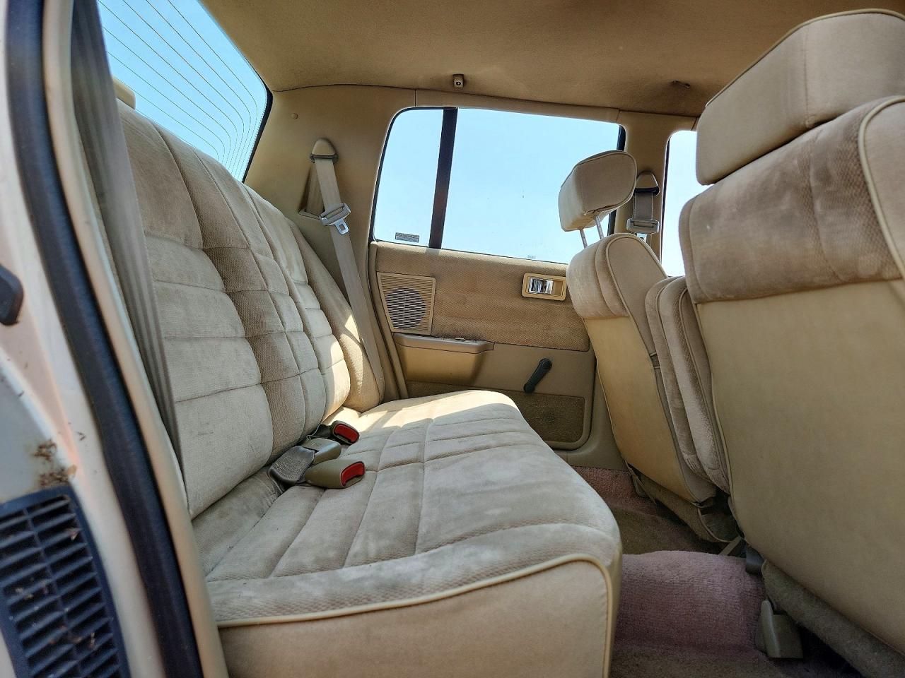 1992 Dodge Spirit Tan vin: 1B3XA4635NF204996