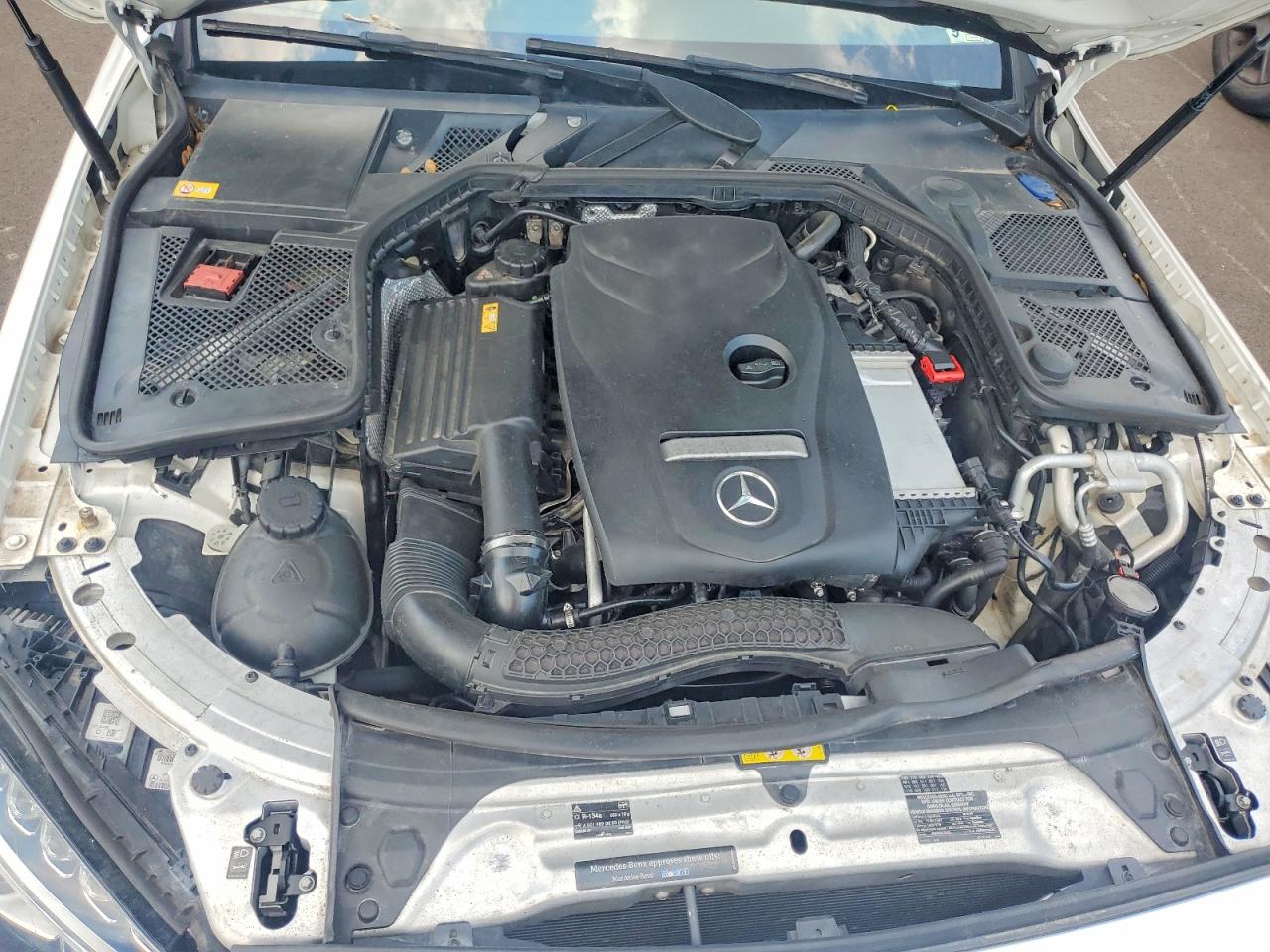2015 Mercedes-benz C 300 4matic White vin: 55SWF4KB5FU003743