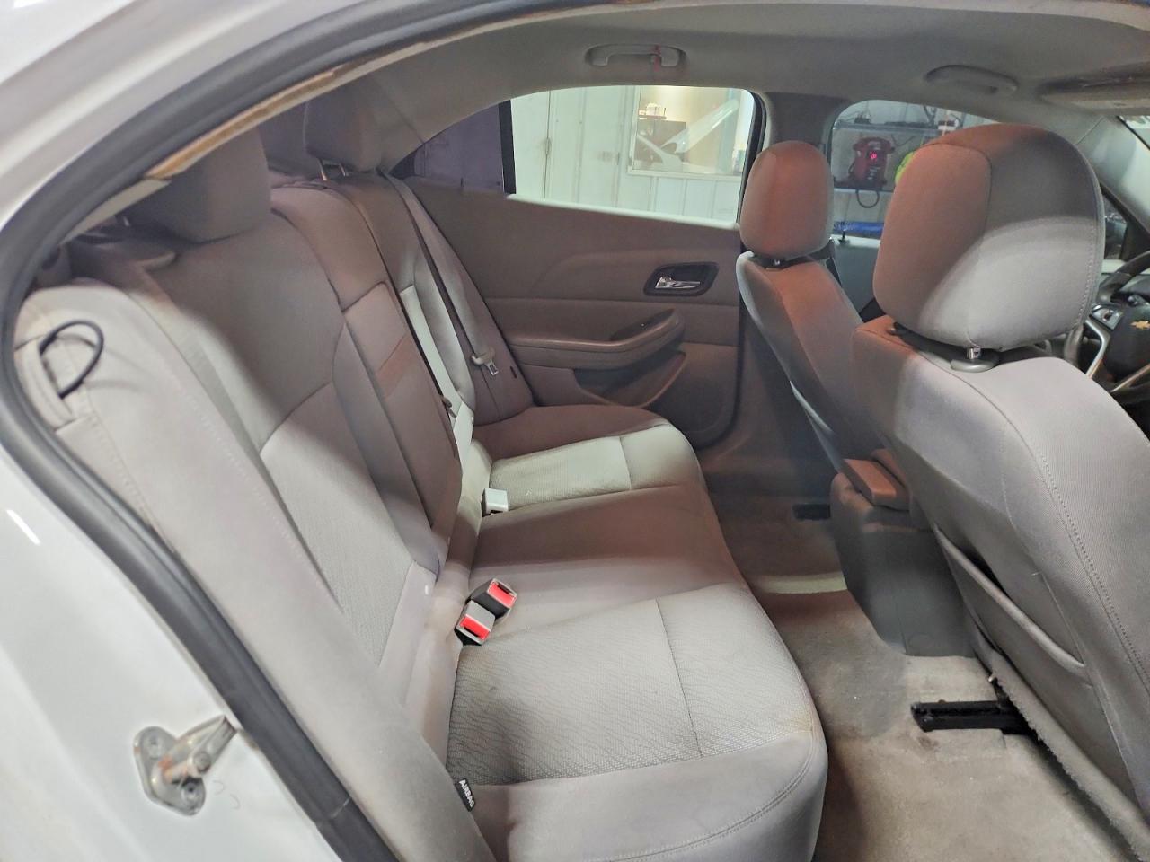 2013 Chevrolet Malibu Ls White vin: 1G11B5SA1DF241725