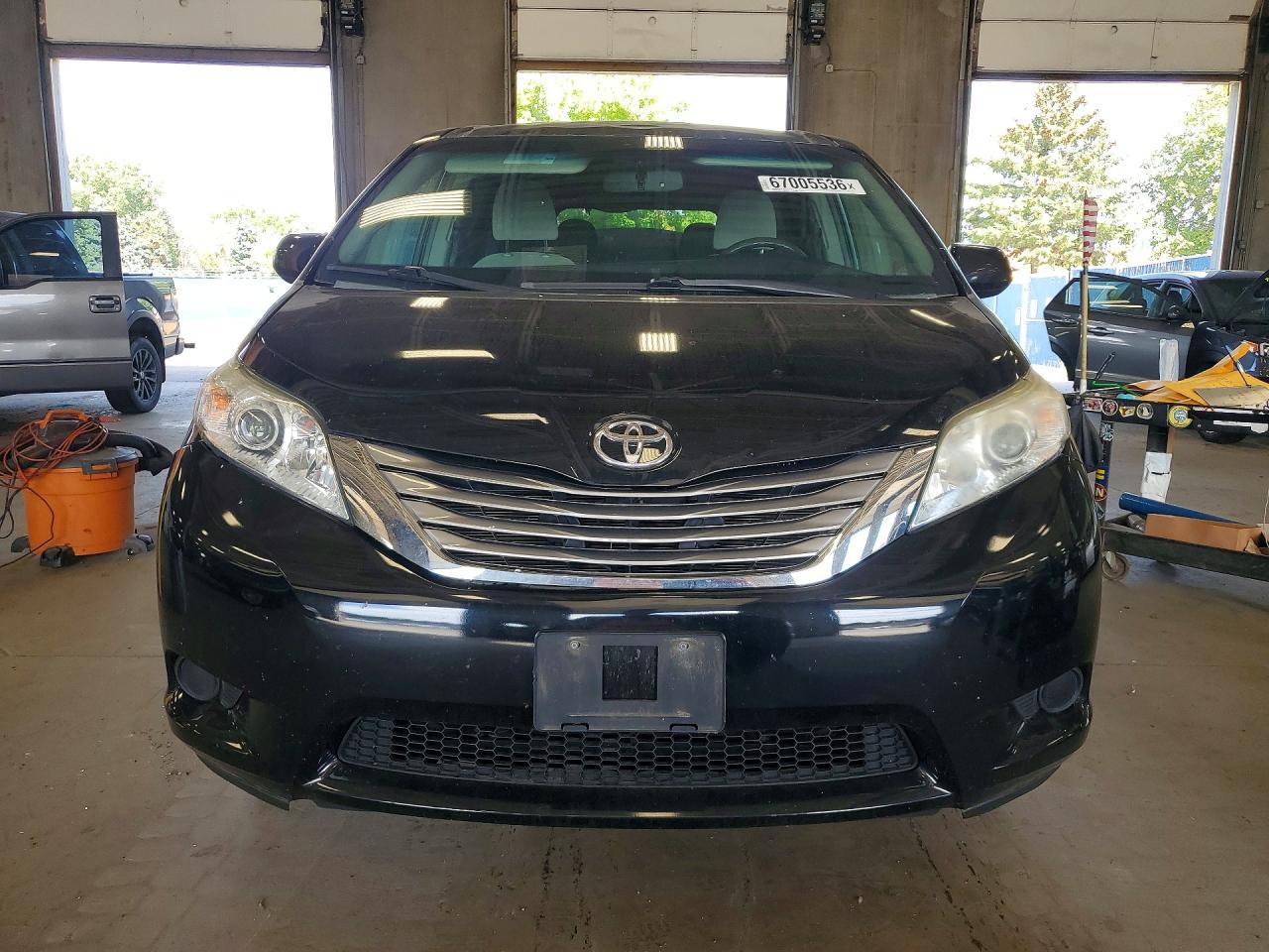 2015 Toyota Sienna Le Black vin: 5TDKK3DC3FS613518