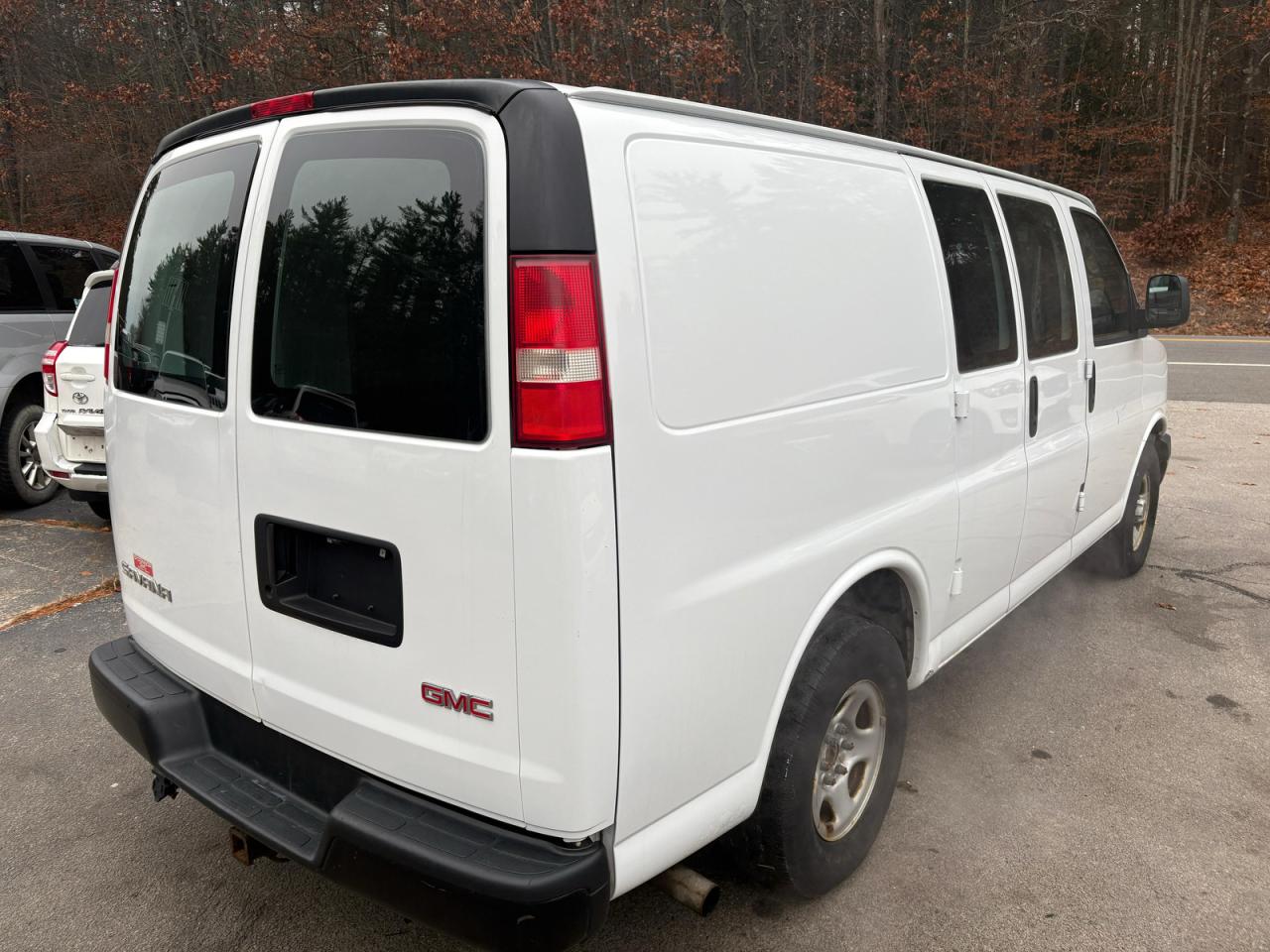 2008 Gmc Savana G1500 White vin: 1GTFG15X481130130