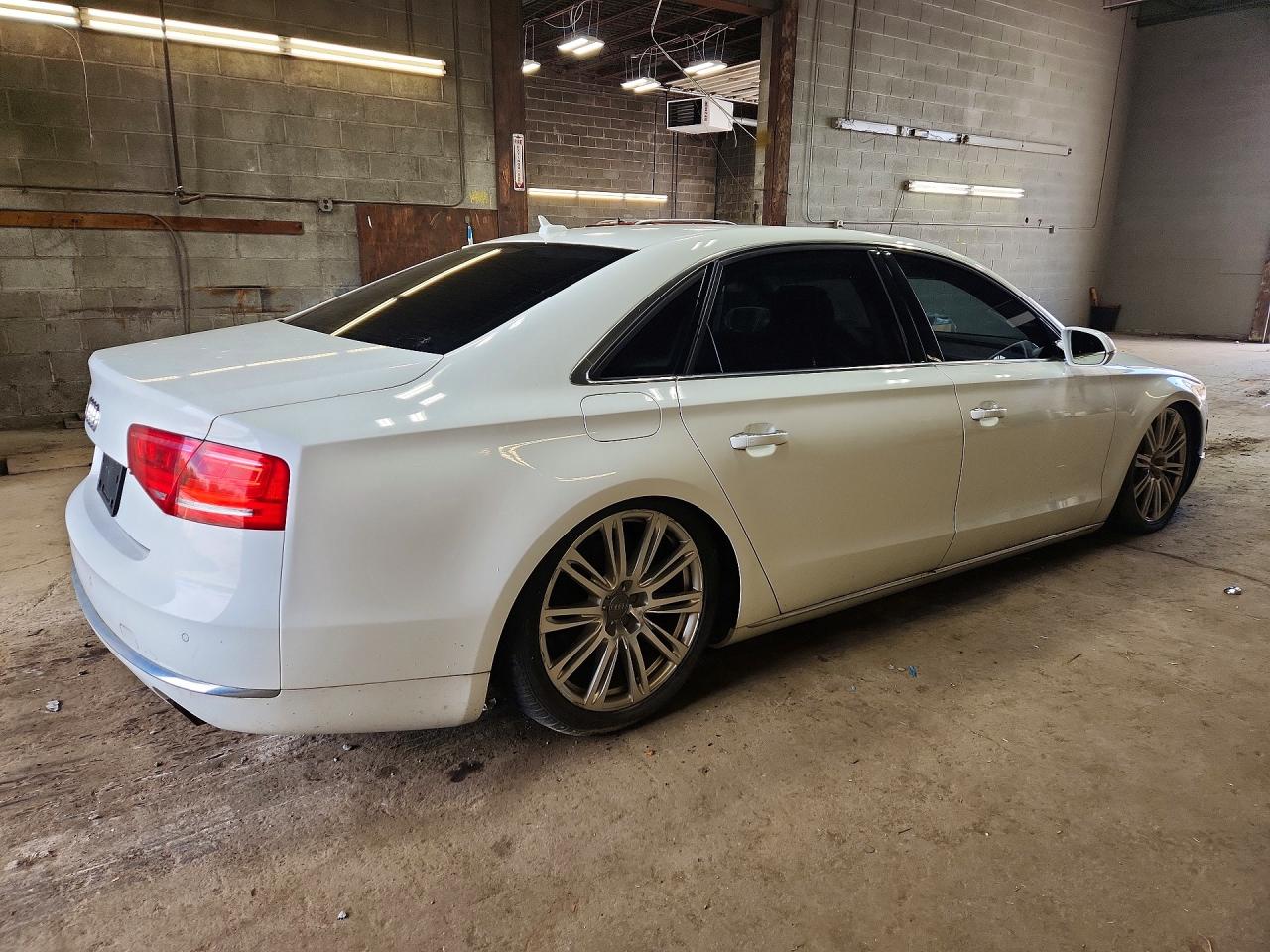 2013 Audi A8 L Quattro Белый vin: WAURGAFD2DN016452