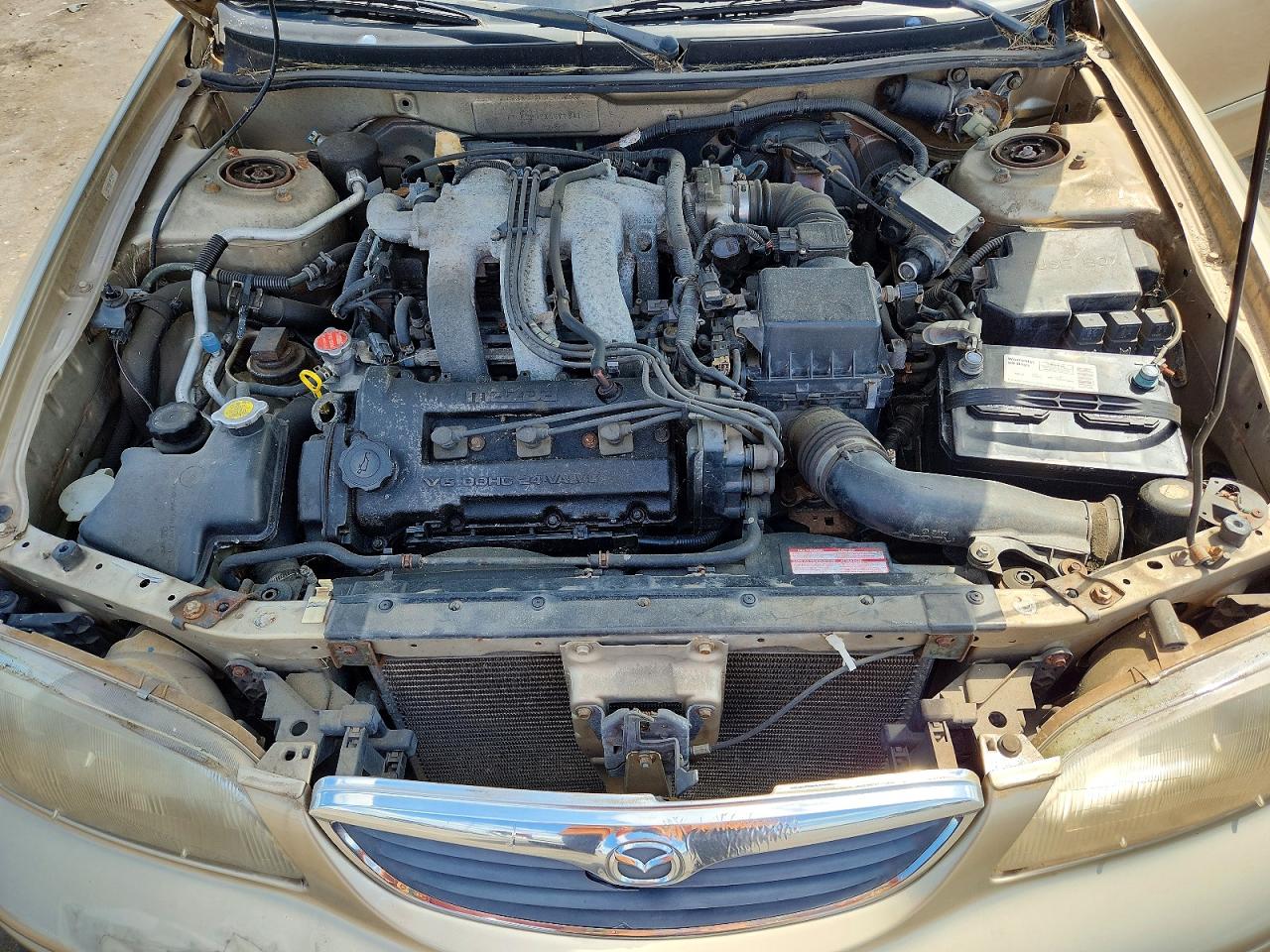 1999 Mazda 626 Es Tan vin: 1YVGF22D7X5871641