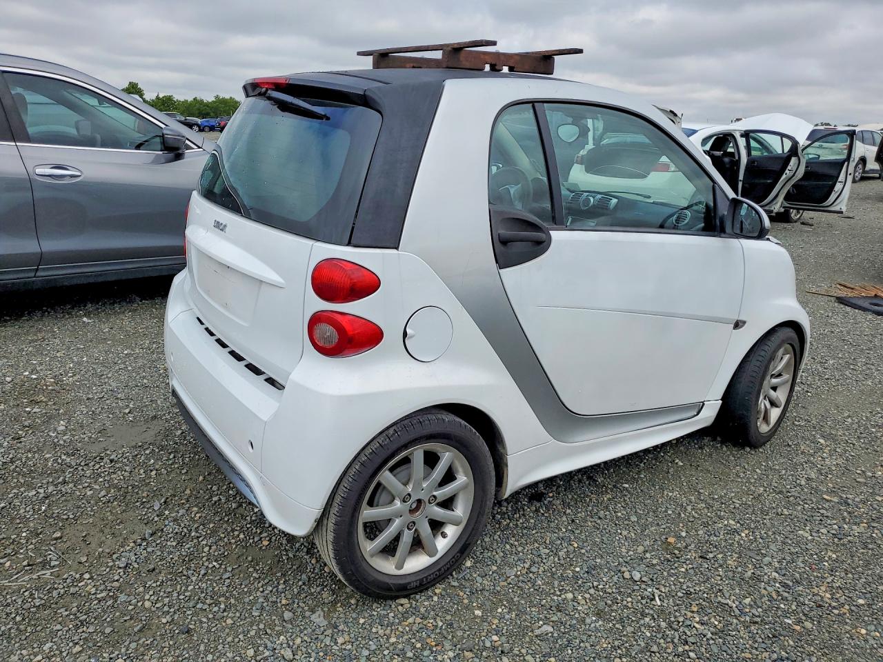 2015 Smart Fortwo Pure White vin: WMEEJ3BA1FK805658