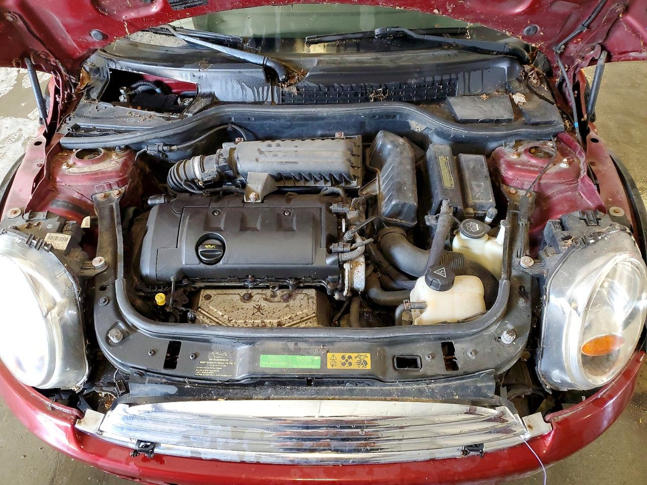 2009 Mini Cooper Maroon vin: WMWMF33519TU70314