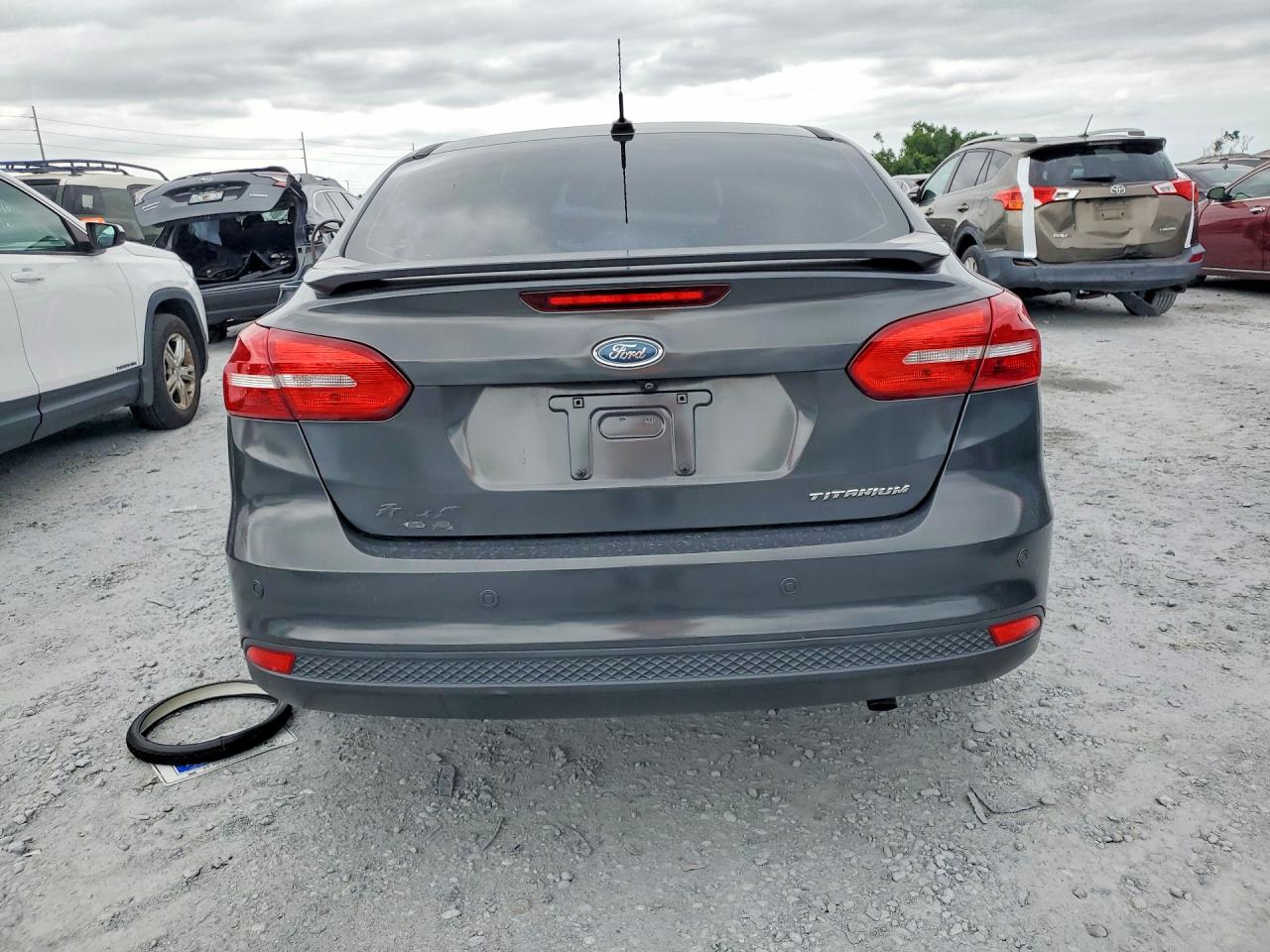 2018 Ford Focus Titanium Gray vin: 1FADP3J2XJL294124