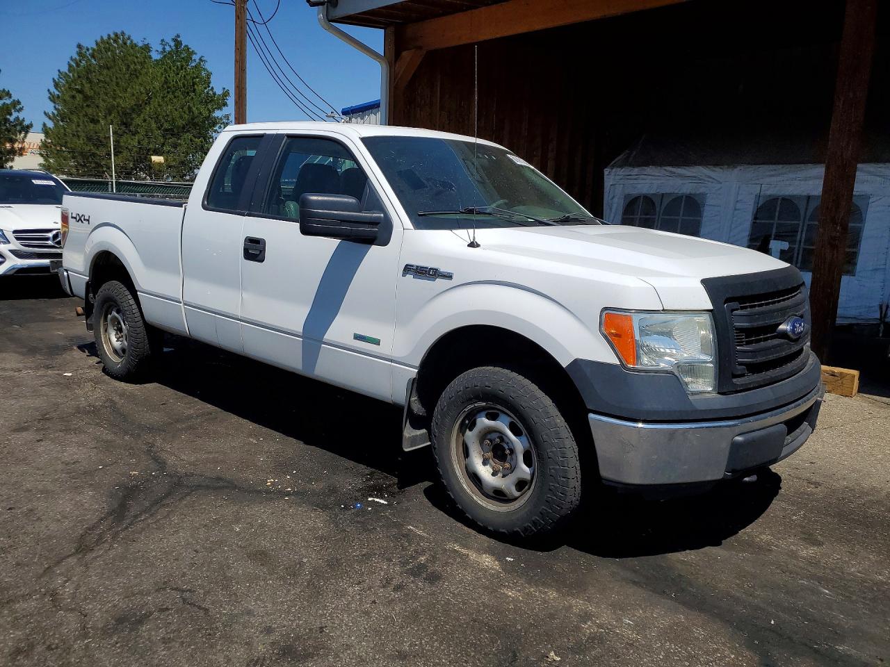 2014 Ford F150 Super Cab White vin: 1FTFX1ET6EKG24475