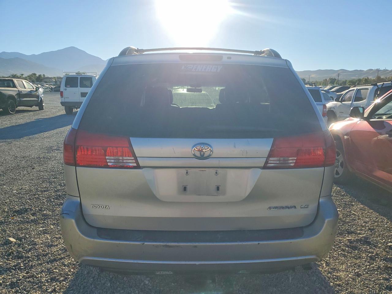 2004 Toyota Sienna Le 7 Passenger Gold vin: 5TDZA23C64S128736