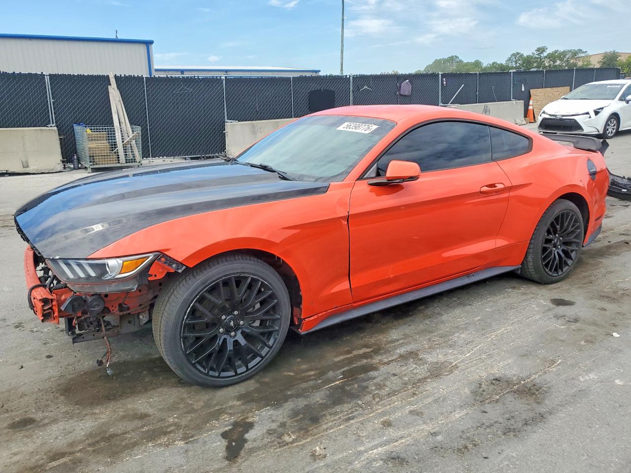 2015 Ford Mustang Оранжевый vin: 1FA6P8TH1F5398231