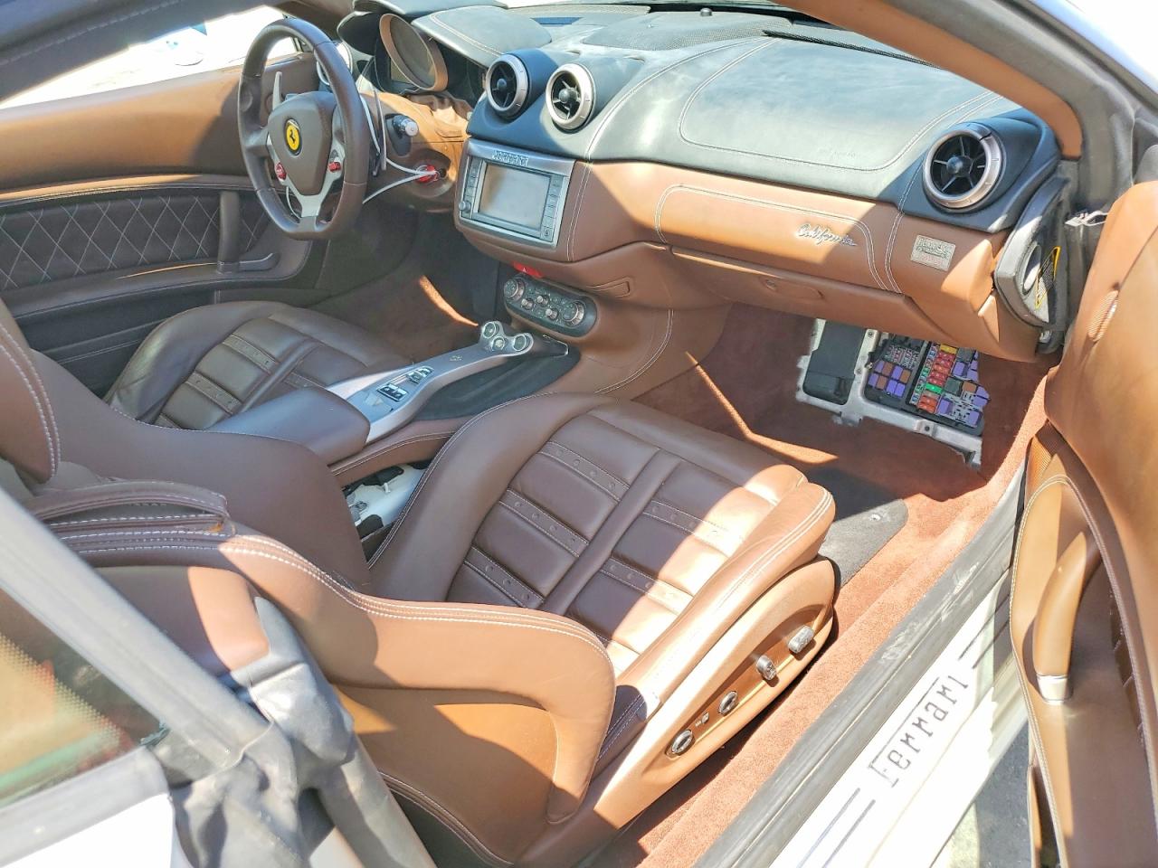 2011 Ferrari California White vin: ZFF65LJA3B0178624