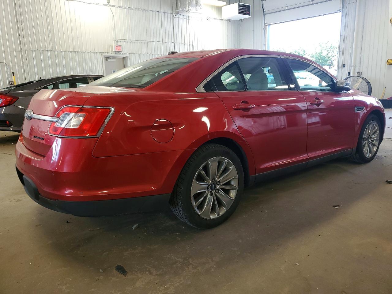 2012 Ford Taurus Limited Red vin: 1FAHP2FW1CG103628