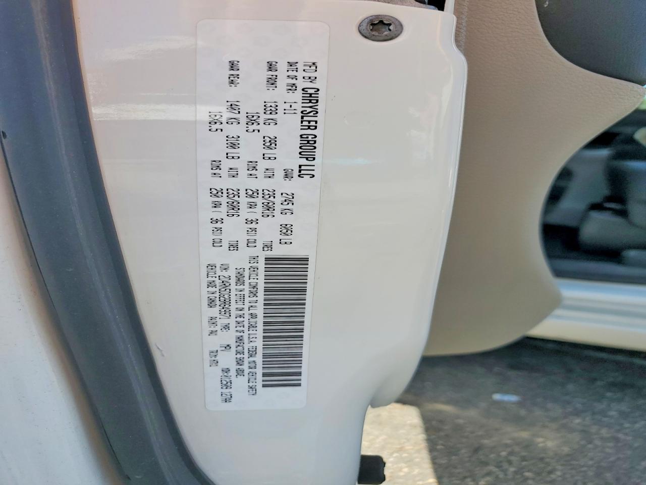 2011 Dodge Grand Caravan Crew White vin: 2D4RN5DG2BR649971