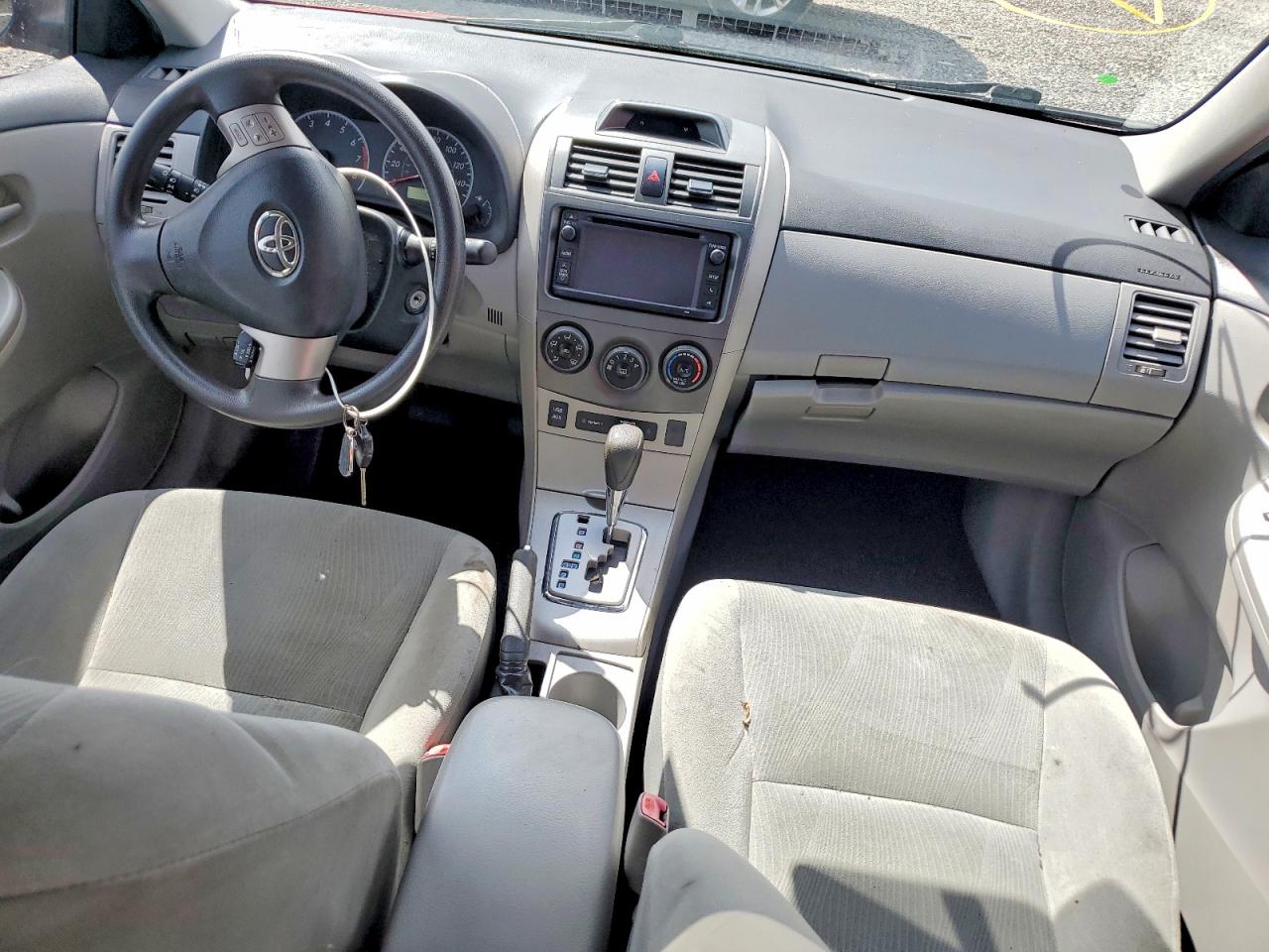 2013 Toyota Corolla Le Red vin: 2T1BU4EE5DC027313