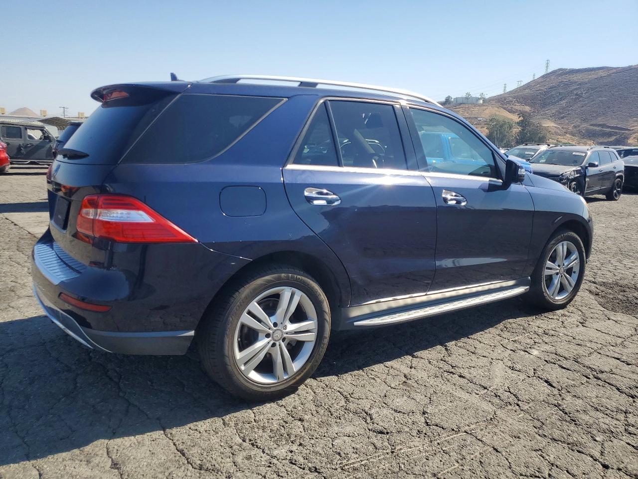 2015 Mercedes-benz Ml 350 Blue vin: 4JGDA5JB9FA584182