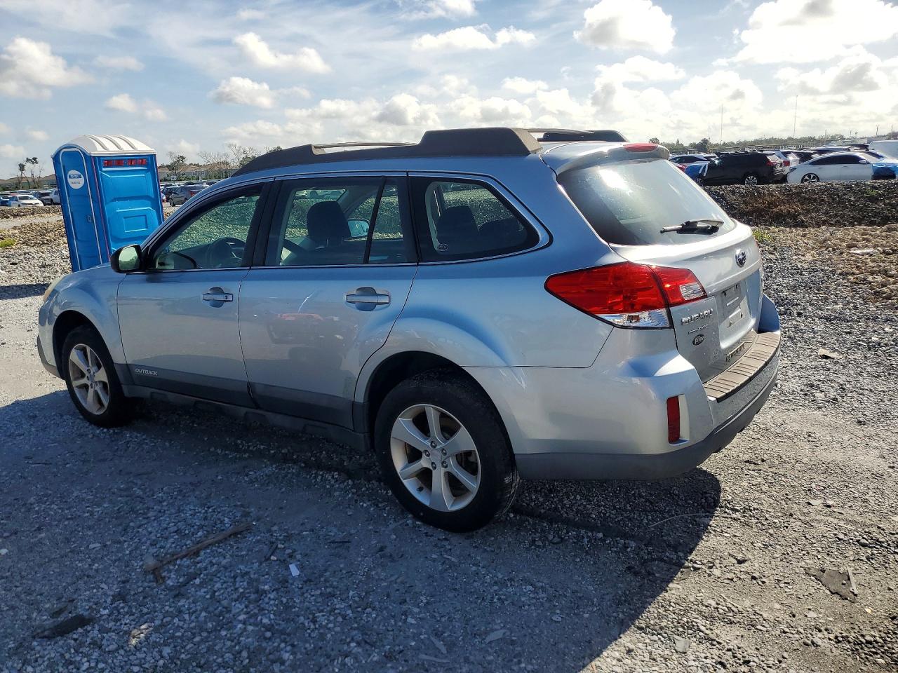2014 Subaru Outback 2.5i Silver vin: 4S4BRBAC1E3307486