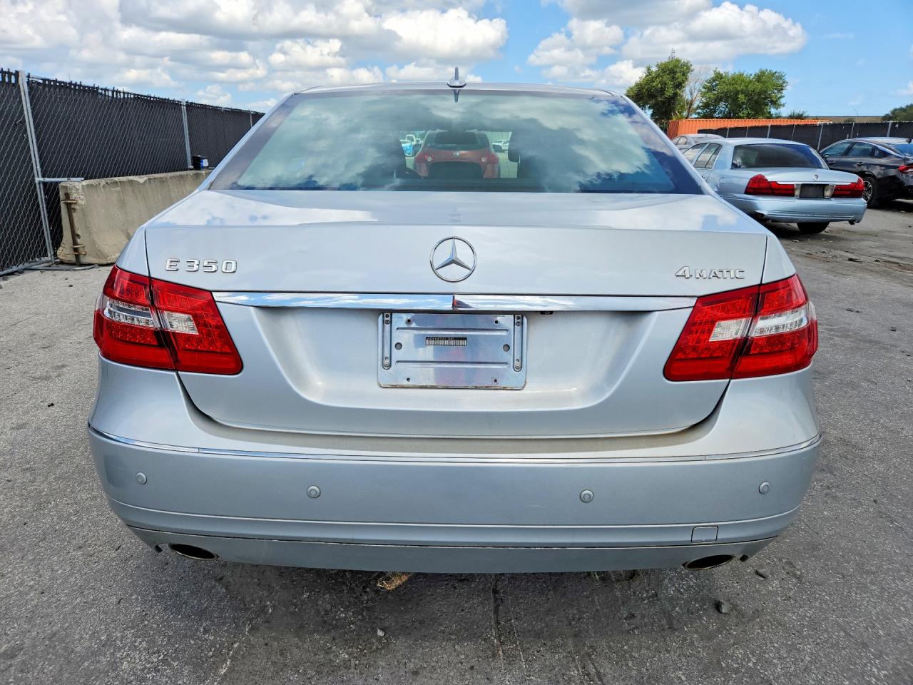 2010 Mercedes-benz E 350 4matic Серебряный vin: WDDHF8HB1AA113480