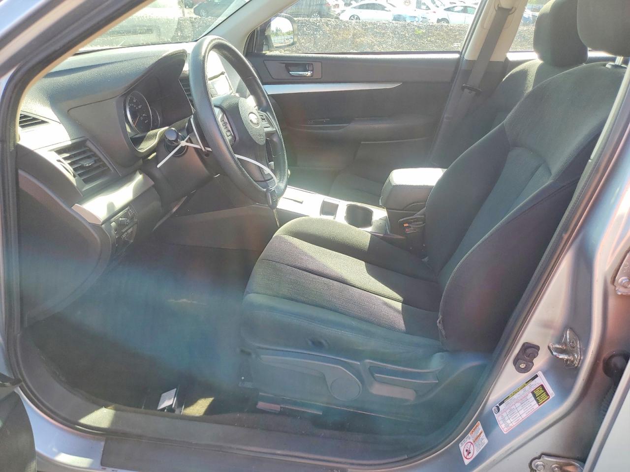 2014 Subaru Outback 2.5i Silver vin: 4S4BRBAC1E3307486