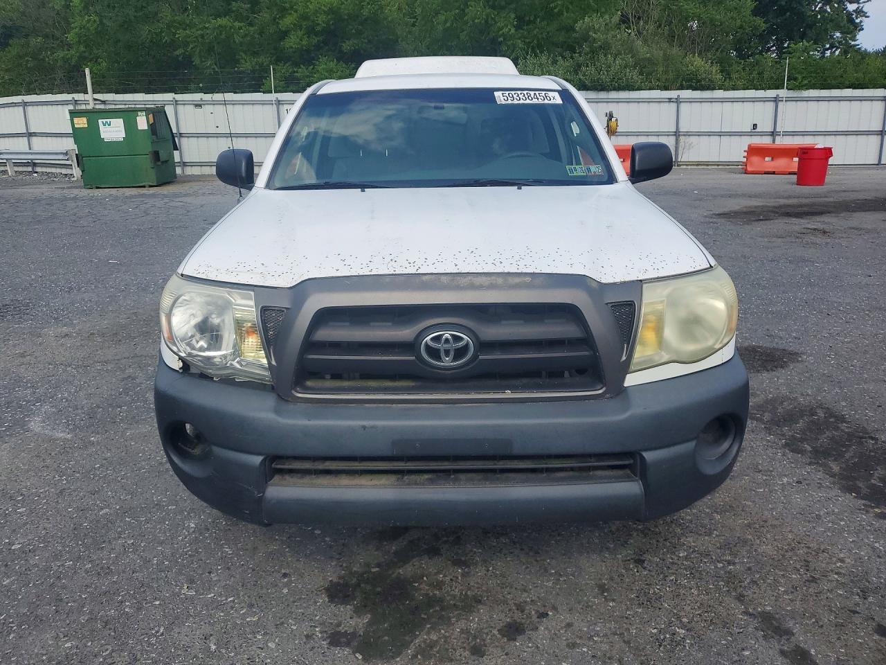 2005 Toyota Tacoma Base White vin: 5TENX22N15Z038995