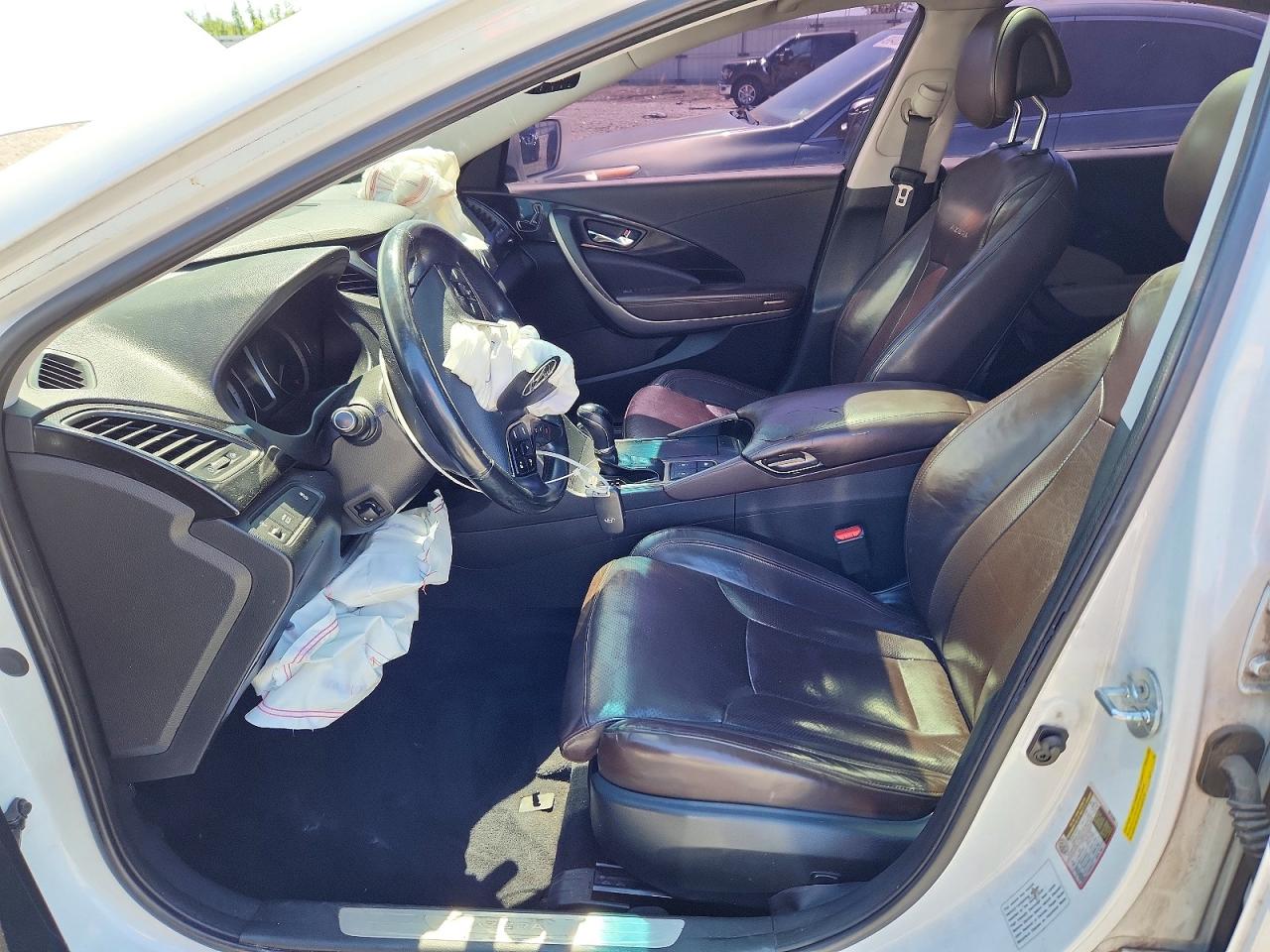 2012 Hyundai Azera Base White vin: KMHFH4JG8CA135324