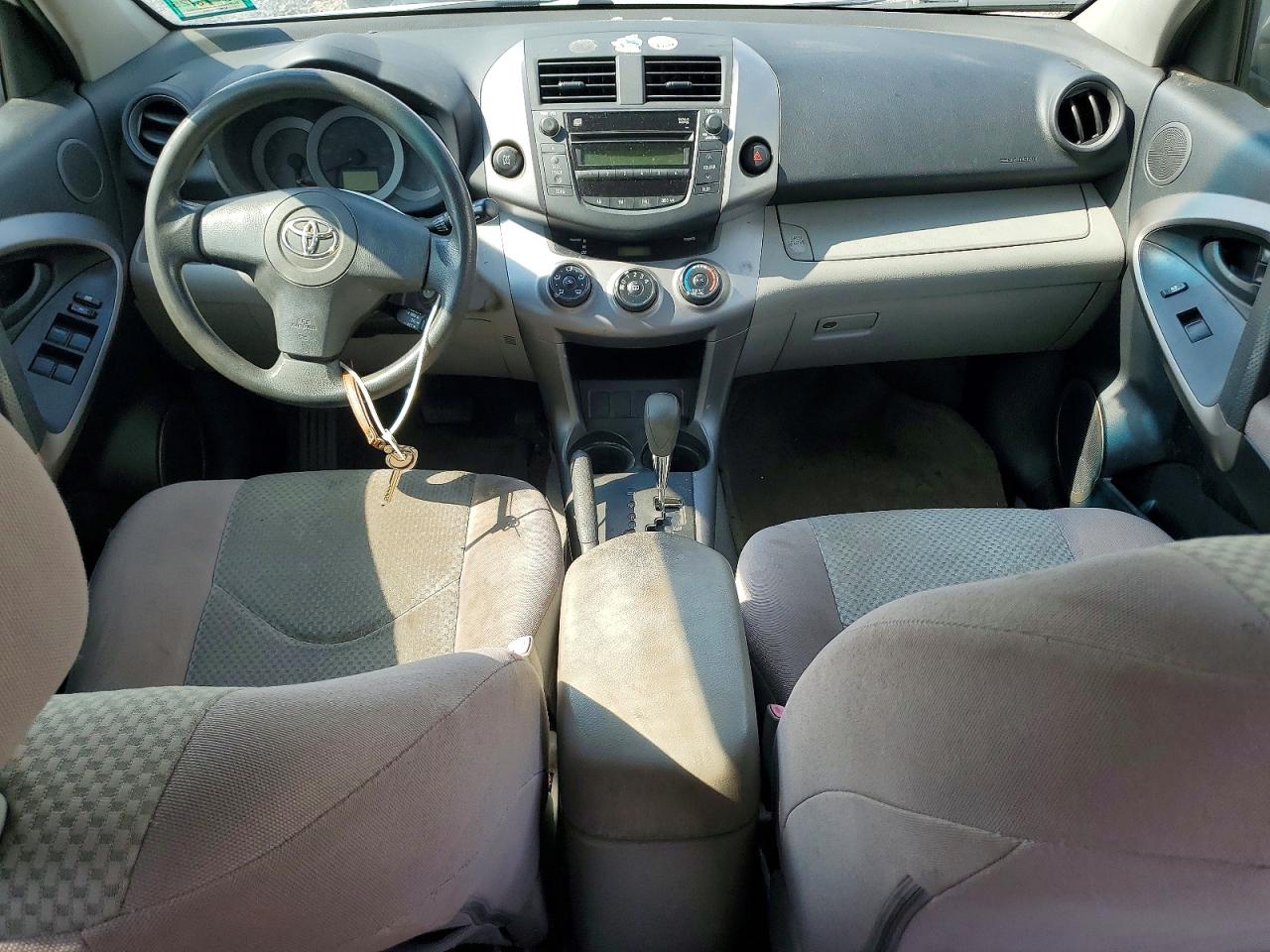 2007 Toyota Rav4 Base White vin: JTMBD33V376047276
