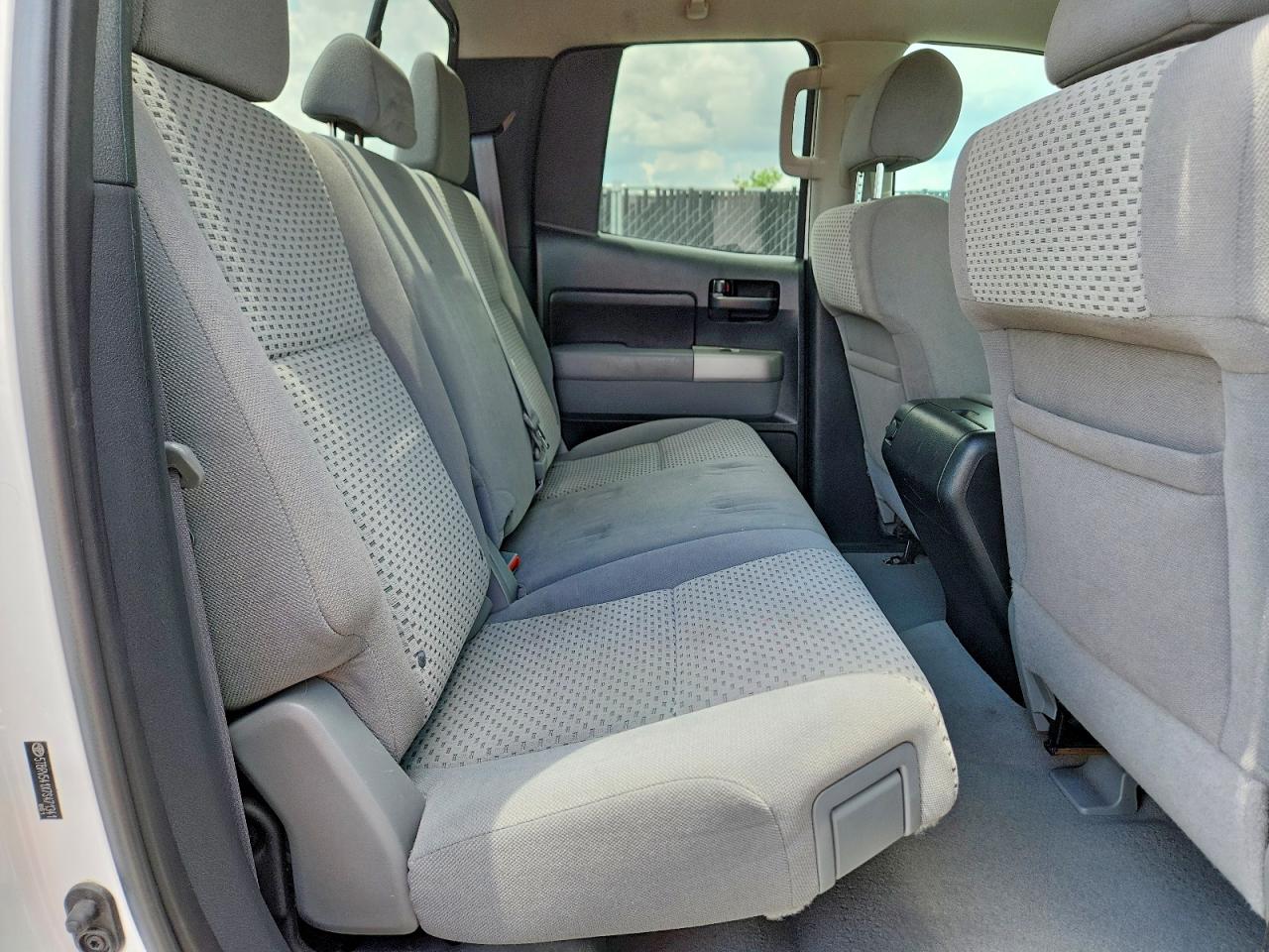 2007 Toyota Tundra Double Cab Sr5 White vin: 5TBRV541X7S471341