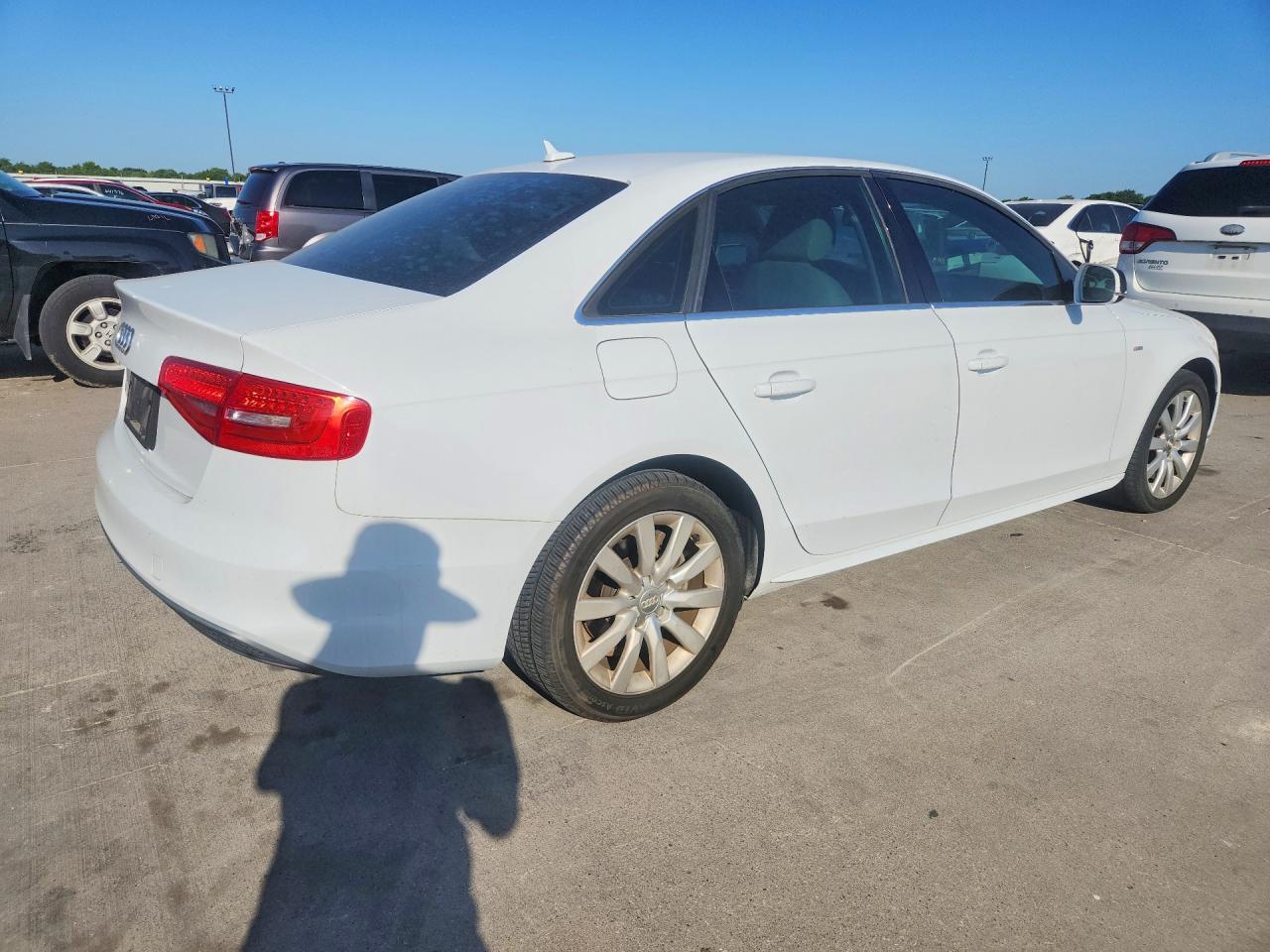2015 Audi A4 Premium Белый vin: WAUAFAFL0FN007761