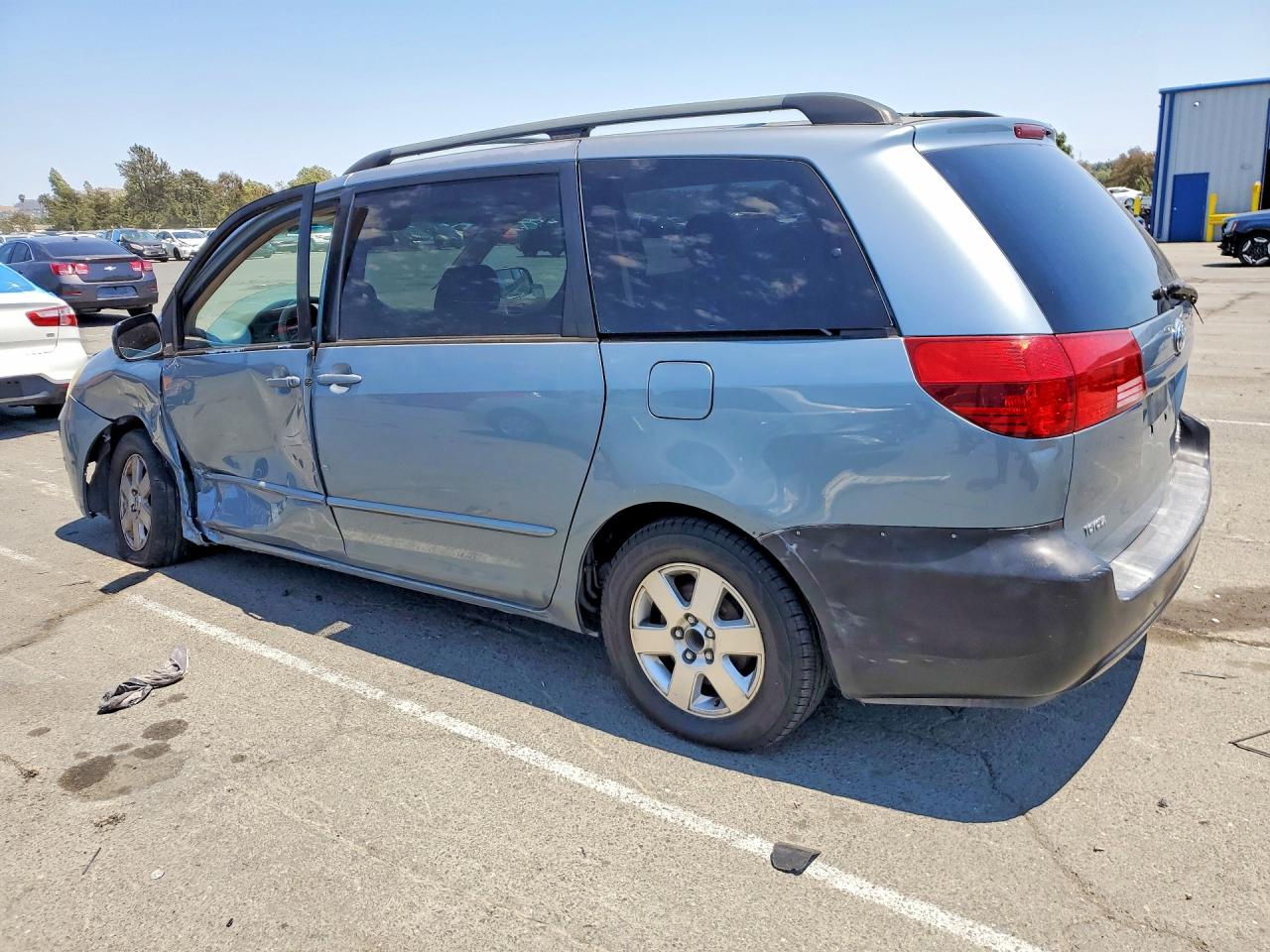 2004 Toyota Sienna Le 7 Passenger Blue vin: 5TDZA23C64S152339