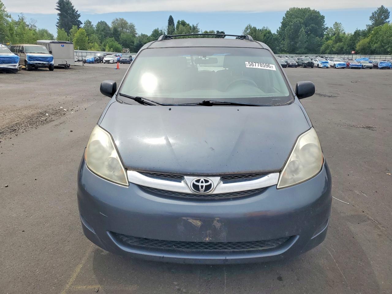2010 Toyota Sienna Le 7-passenger Gray vin: 5TDKK4CC9AS305950