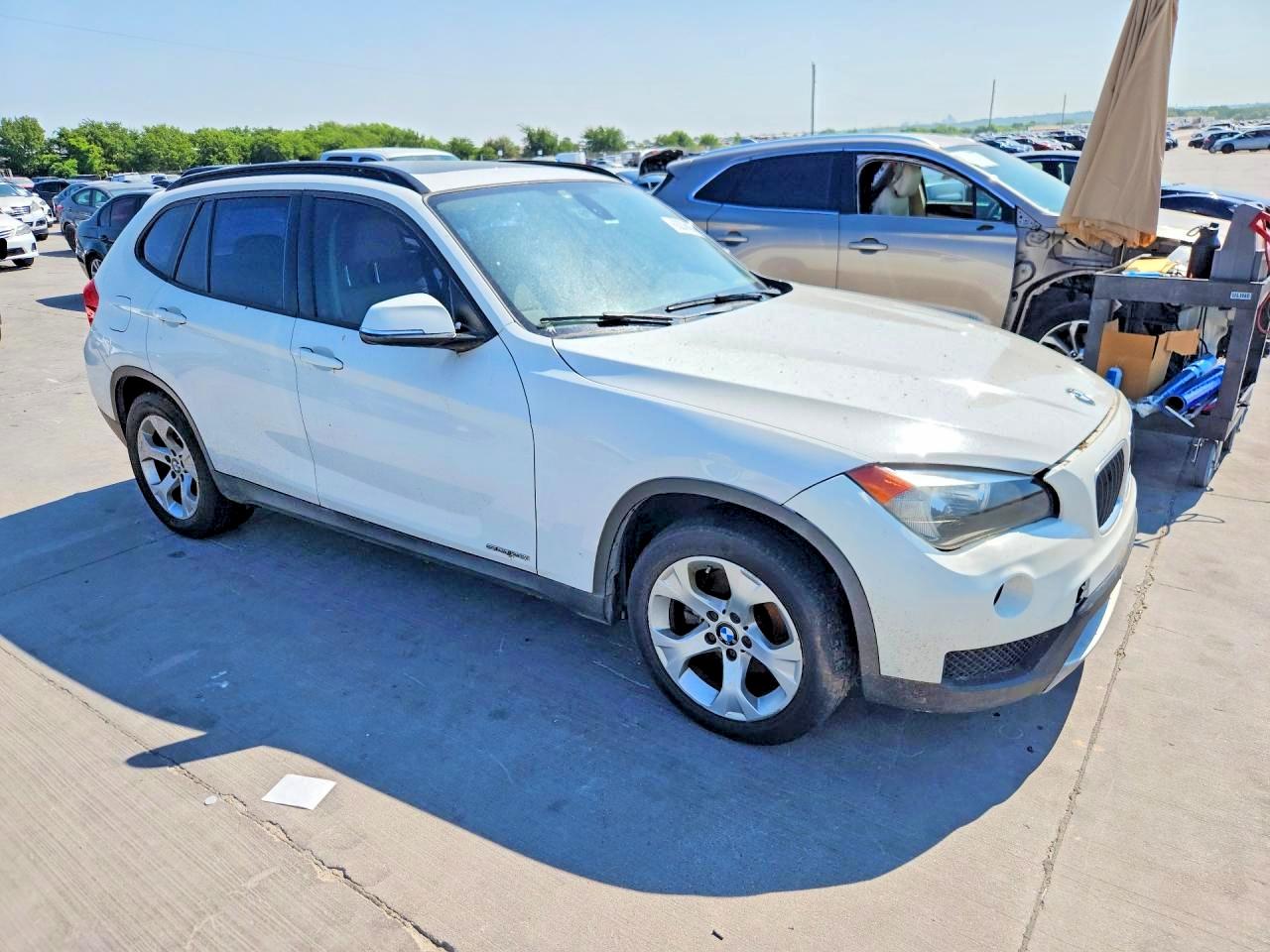 2014 Bmw X1 Sdrive28i White vin: WBAVM1C5XEVW51635