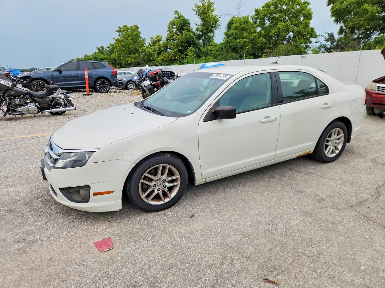 2010 Ford Fusion S White vin: 3FAHP0GA4AR411406