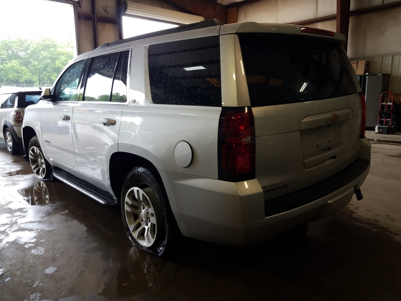 2020 Chevrolet Tahoe K1500 Lt Серебряный vin: 1GNSKBKCXLR275694