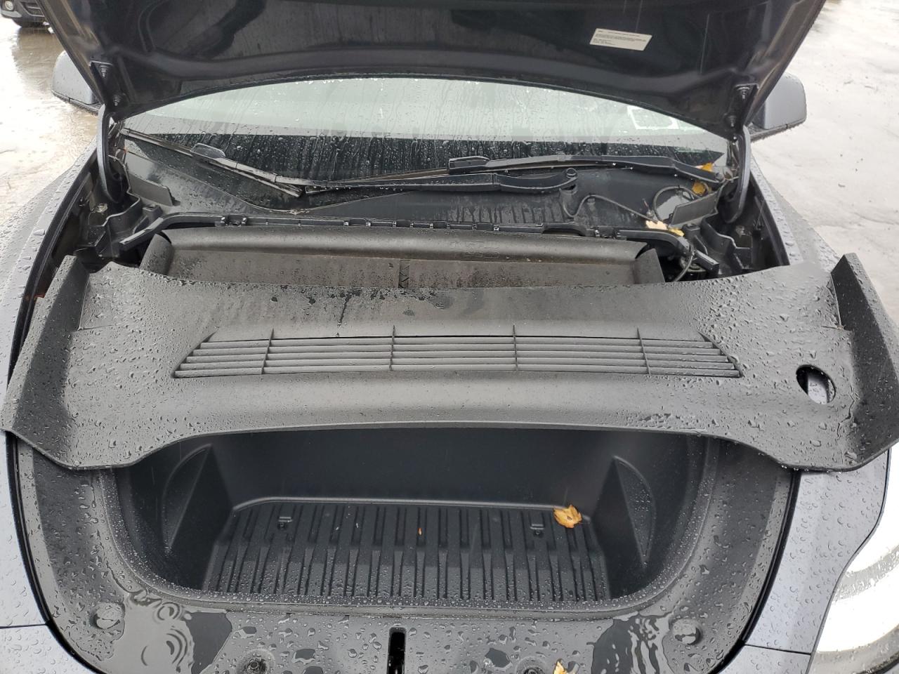 2022 Tesla Model Y Серый vin: 7SAYGDEE8NF308605