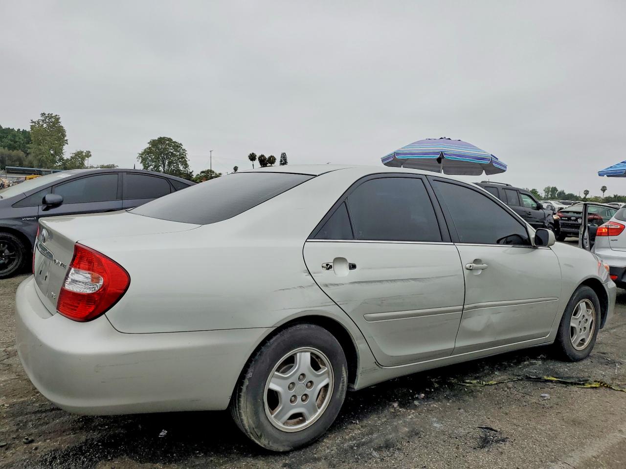 2002 Toyota Camry Le V6 Silver vin: 4T1BF30K32U001399